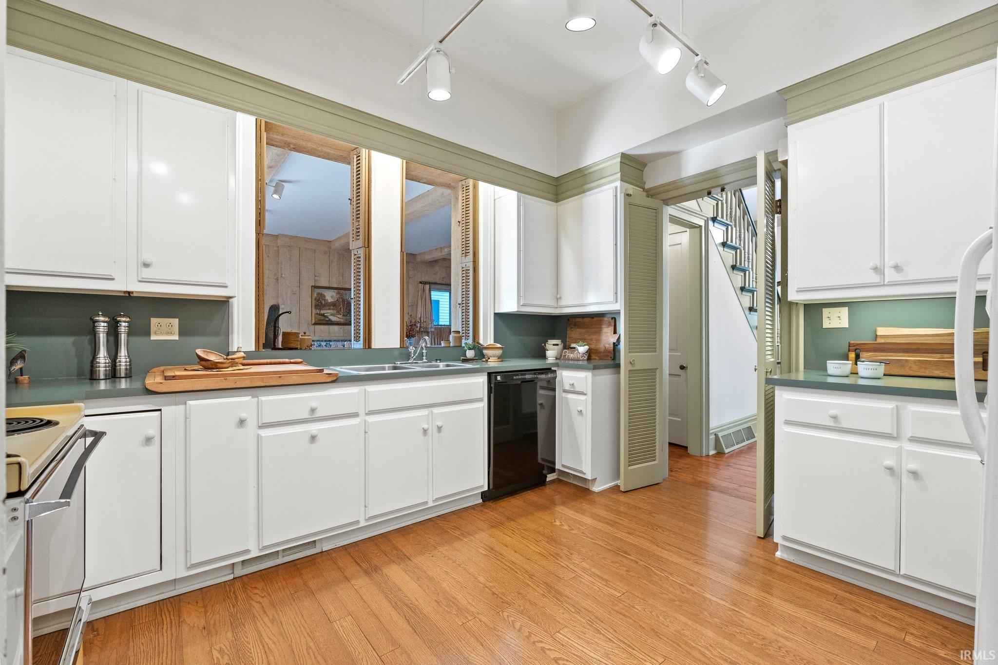 Photo 15 of 818 Mott Street