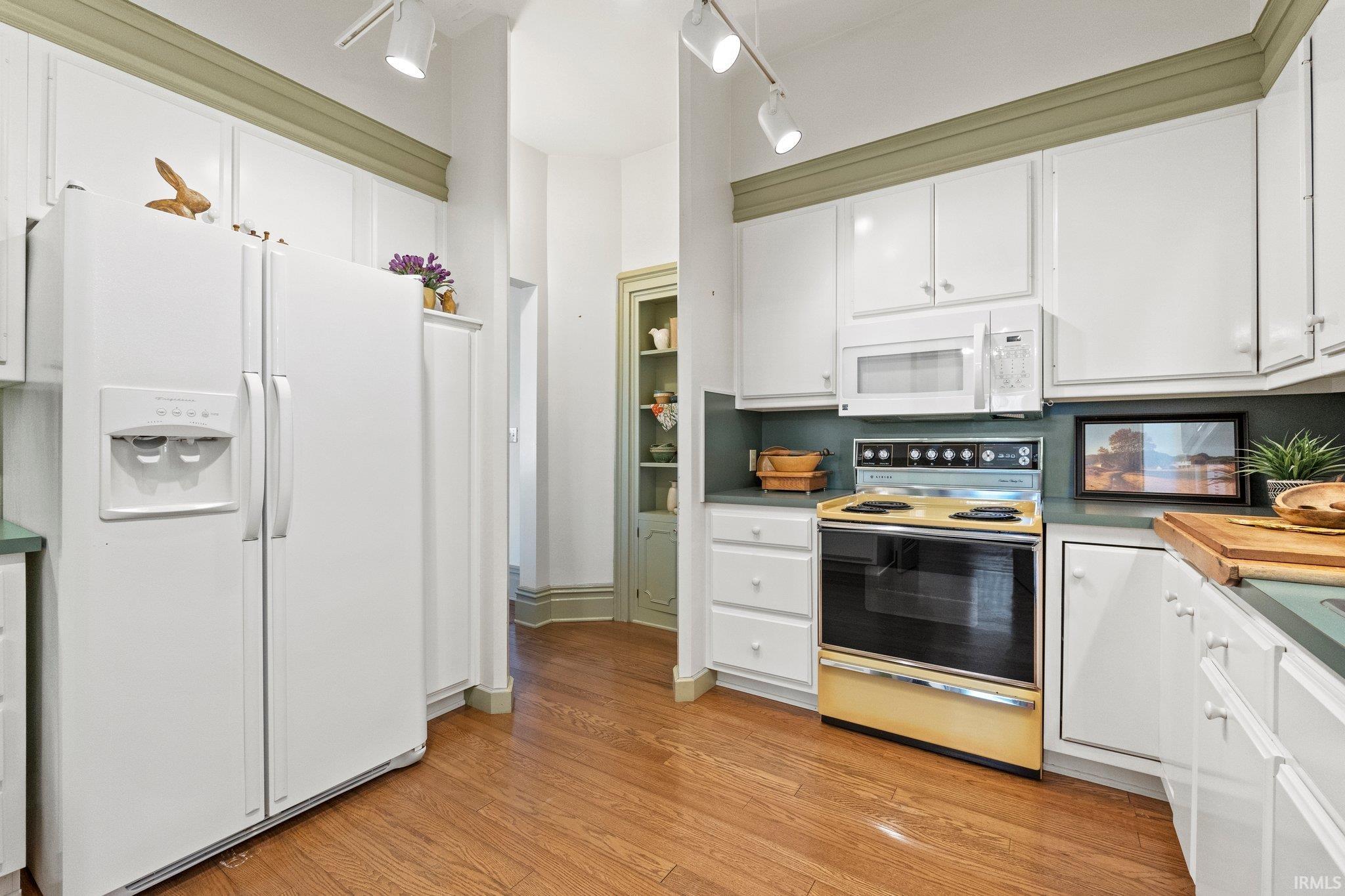 Photo 17 of 818 Mott Street