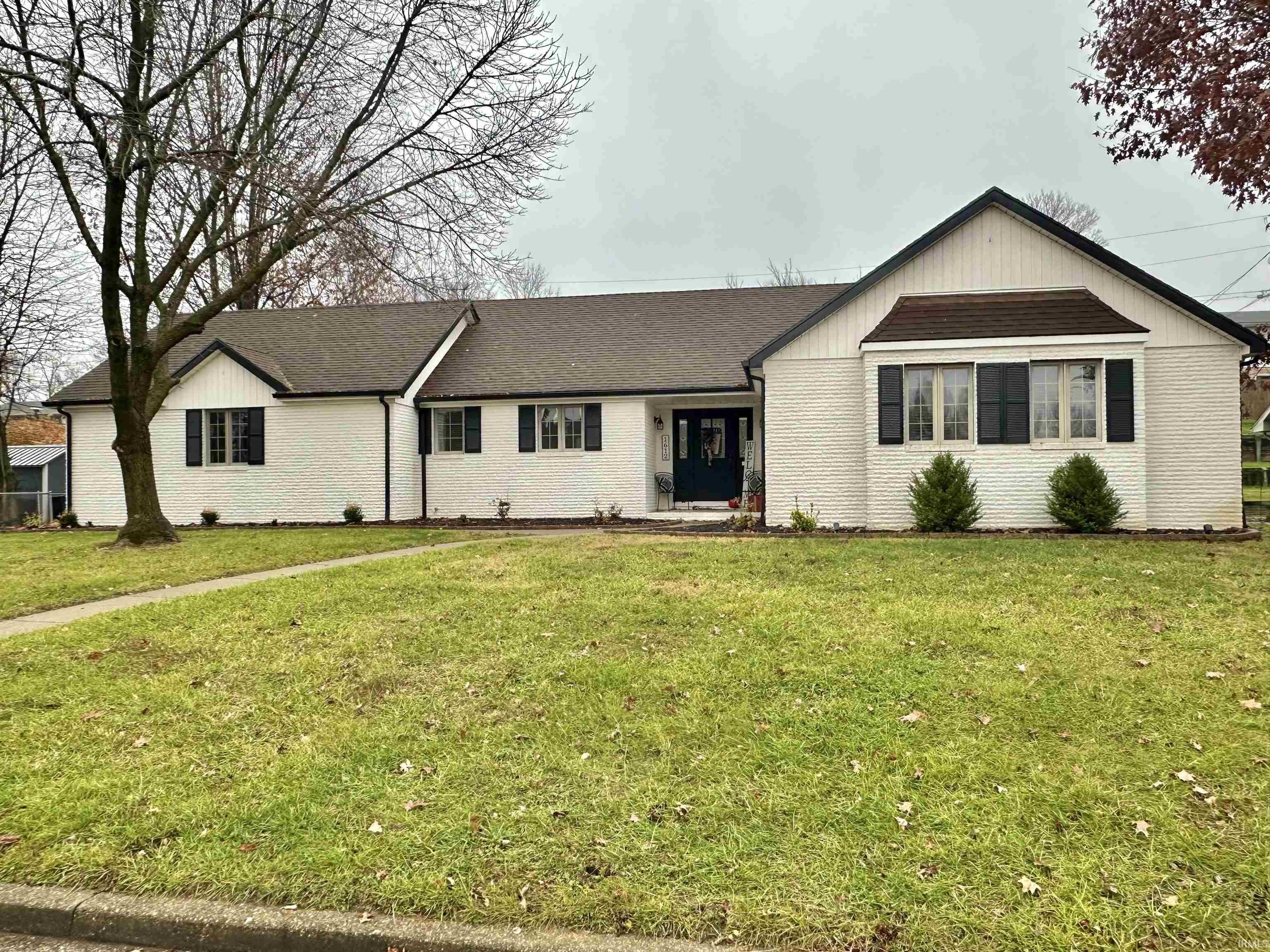 Mount Vernon Real Estate 1612 Greenbrier Drive IN 47620 280,000 202343476