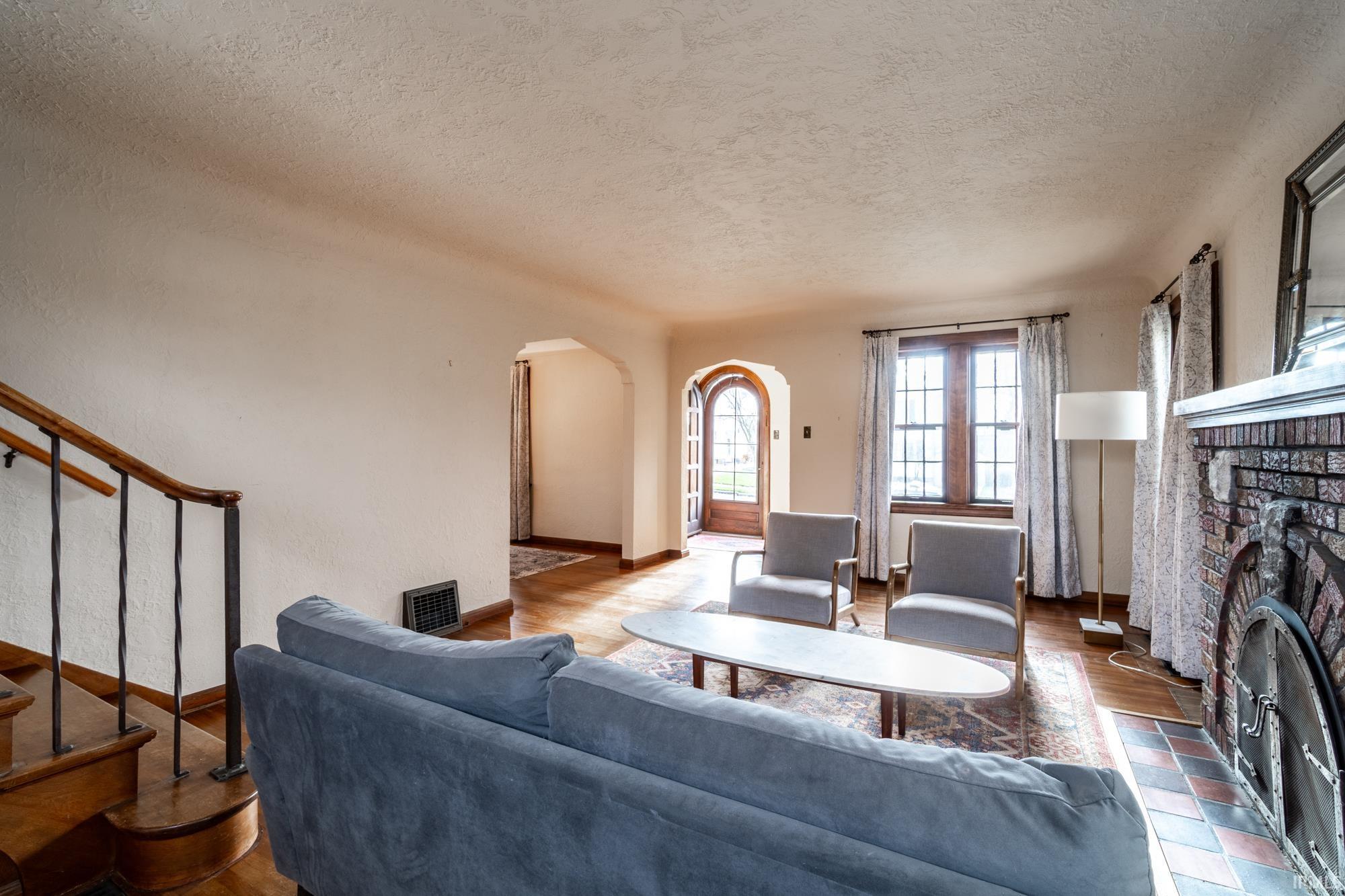 1839 Kenwood Avenue North Eastern Group Realty