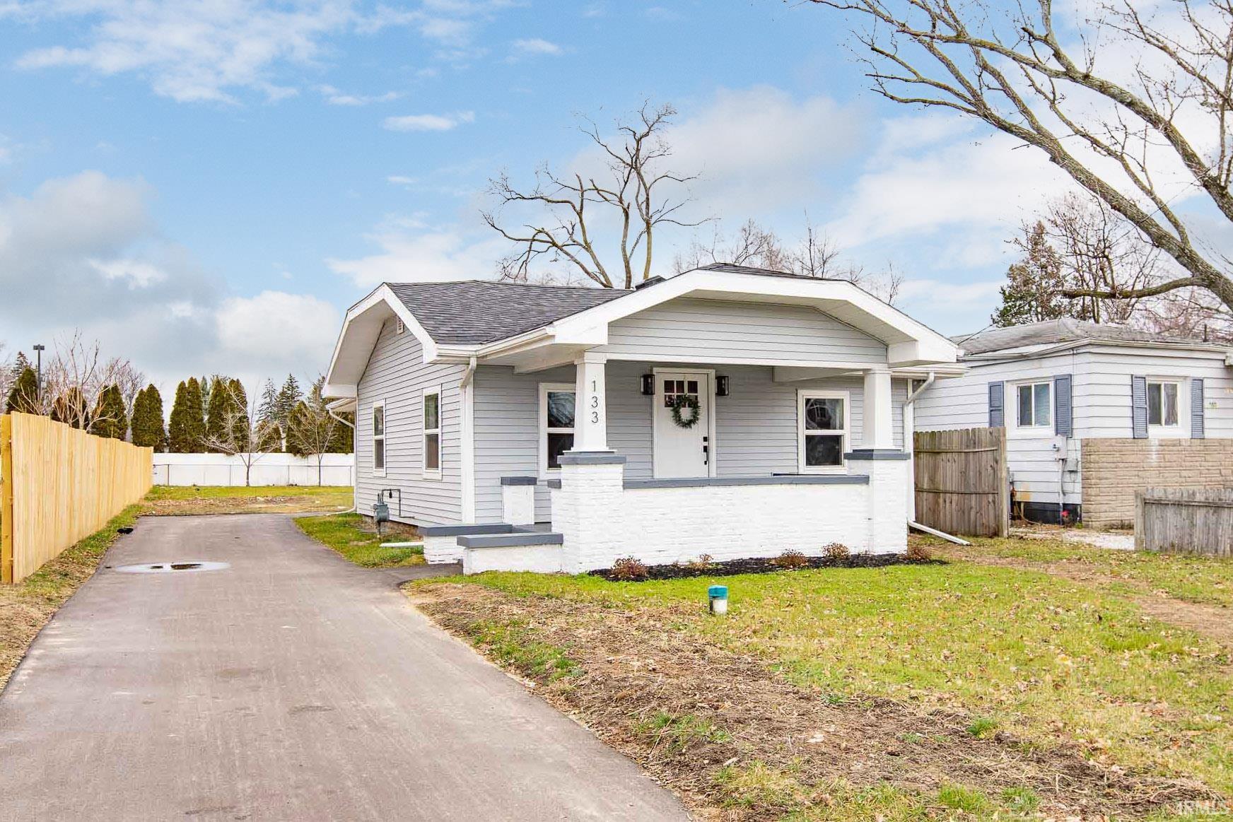 South Bend Real Estate 133 E Pendle Street IN 46637 184,900 202400434