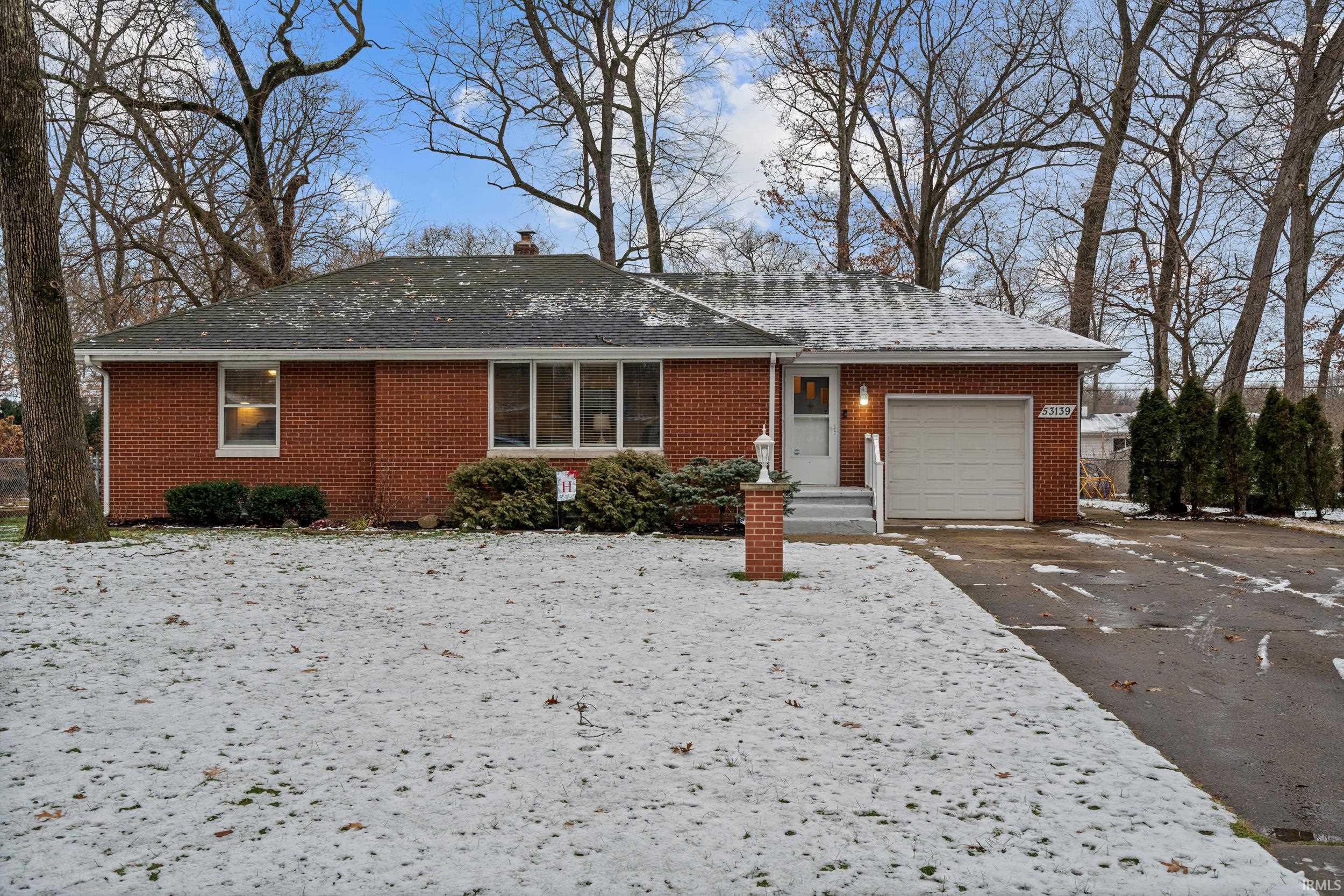 53139 Oakmont West Drive, South Bend, IN 