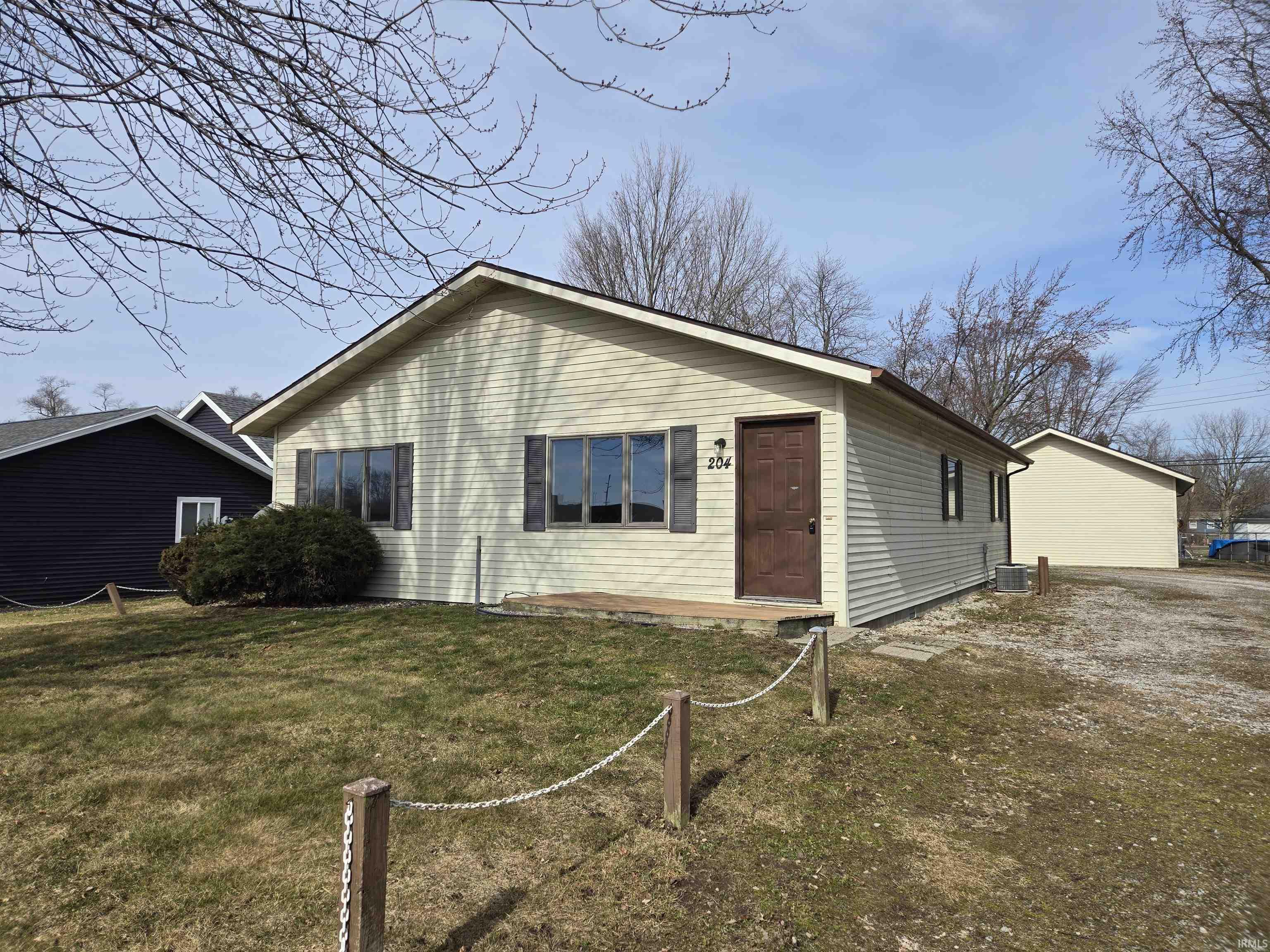 204 E Pickwick Drive, Syracuse, IN 