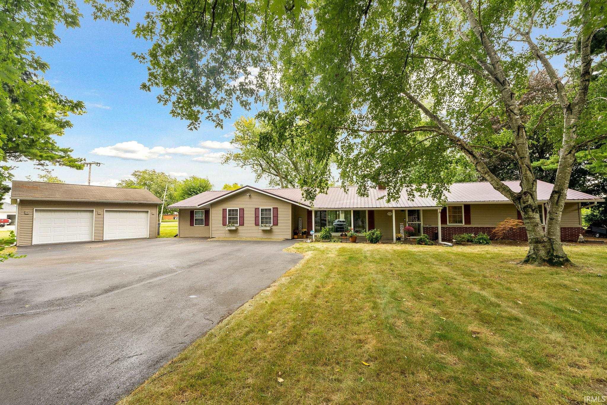 413 E PICKWICK Drive, Syracuse, IN 