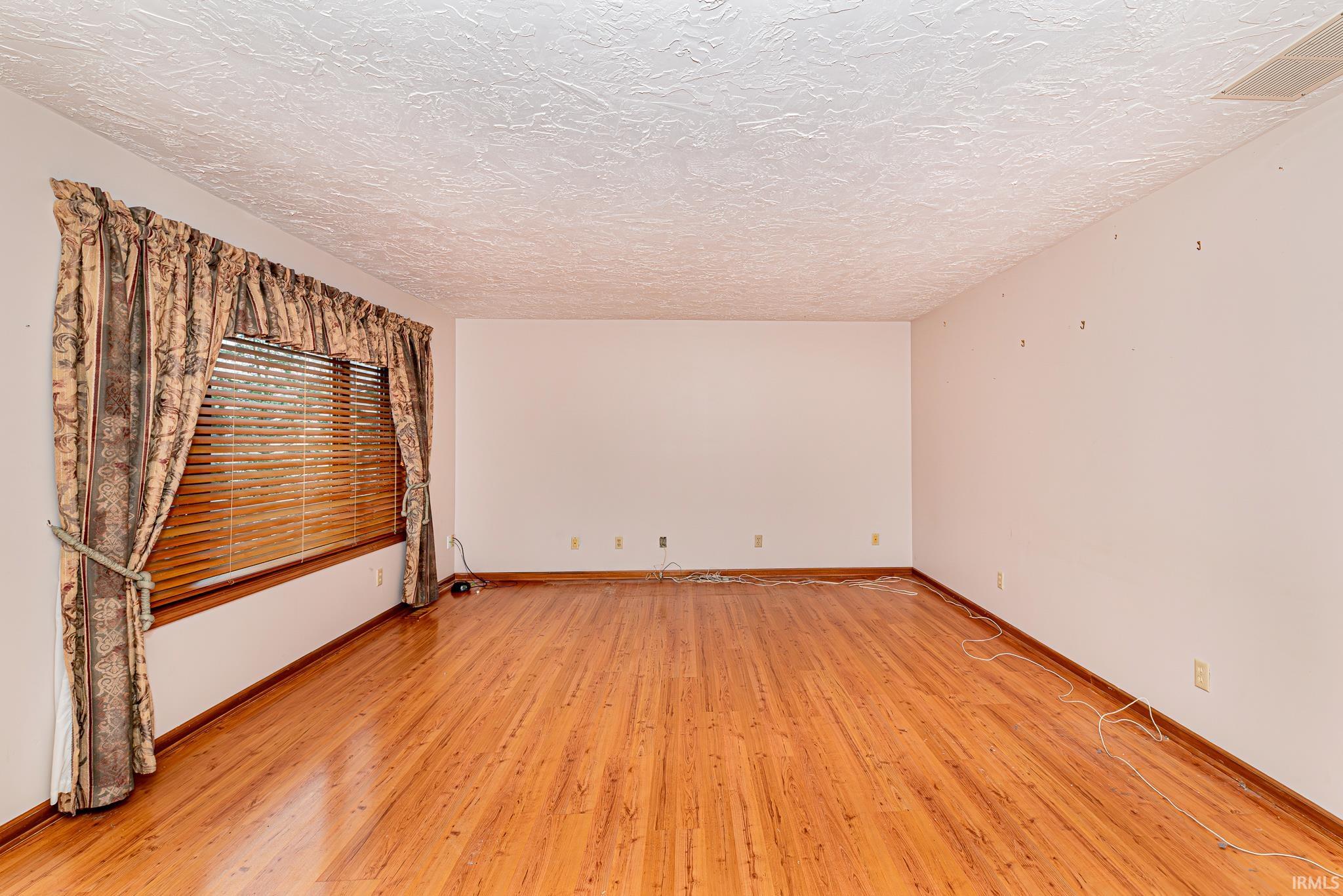 310 N COLUMBIA Parkway