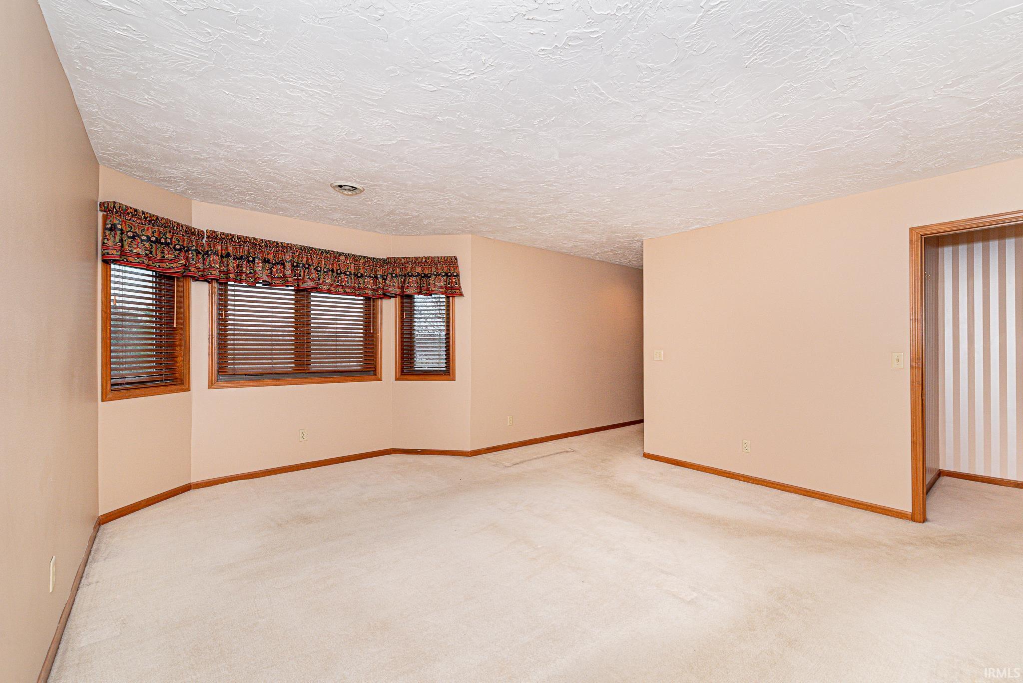 310 N COLUMBIA Parkway