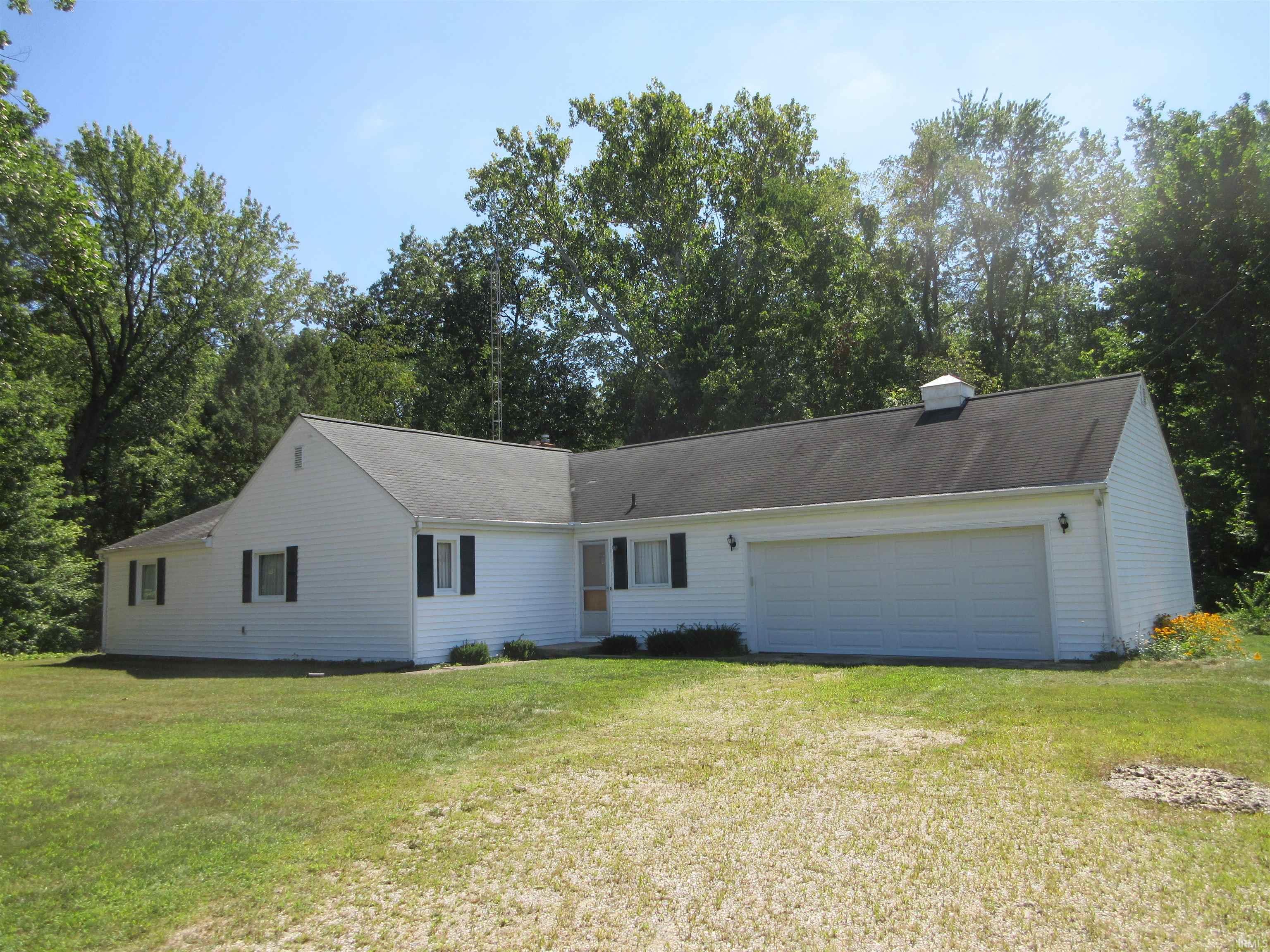 2747 E Armstrong Road, Leesburg, IN 