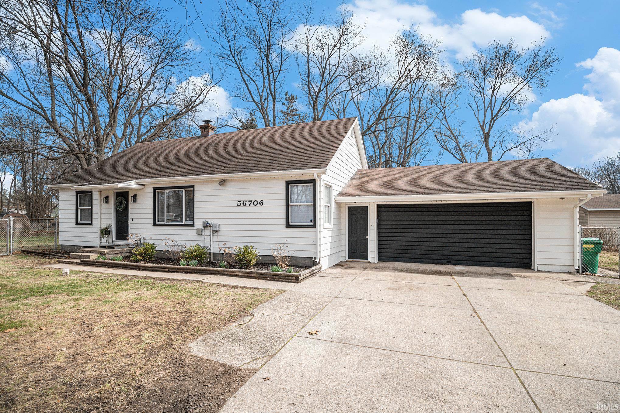 56706 Pear Road, South Bend, IN 