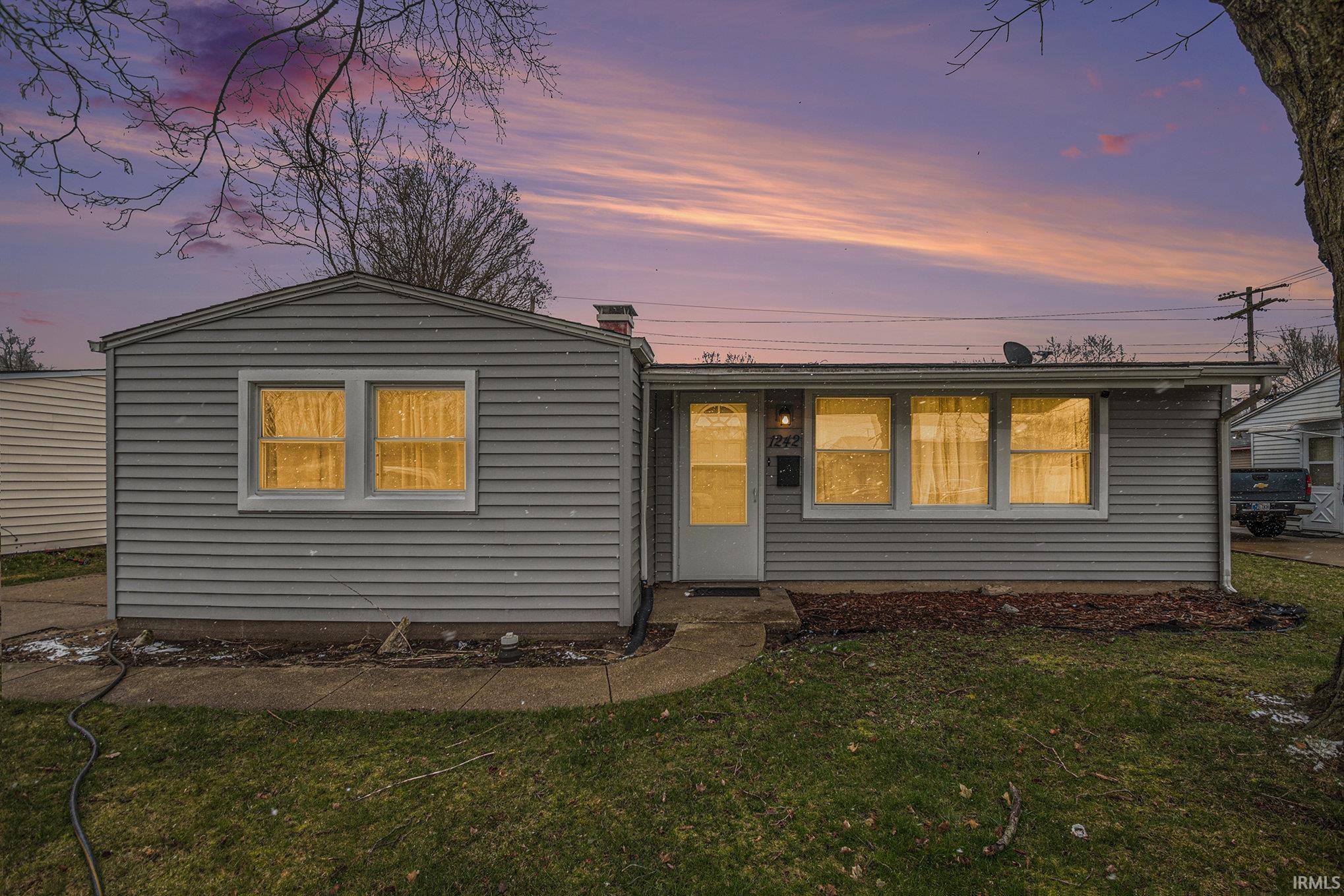 1242 Manchester Drive, South Bend, IN 
