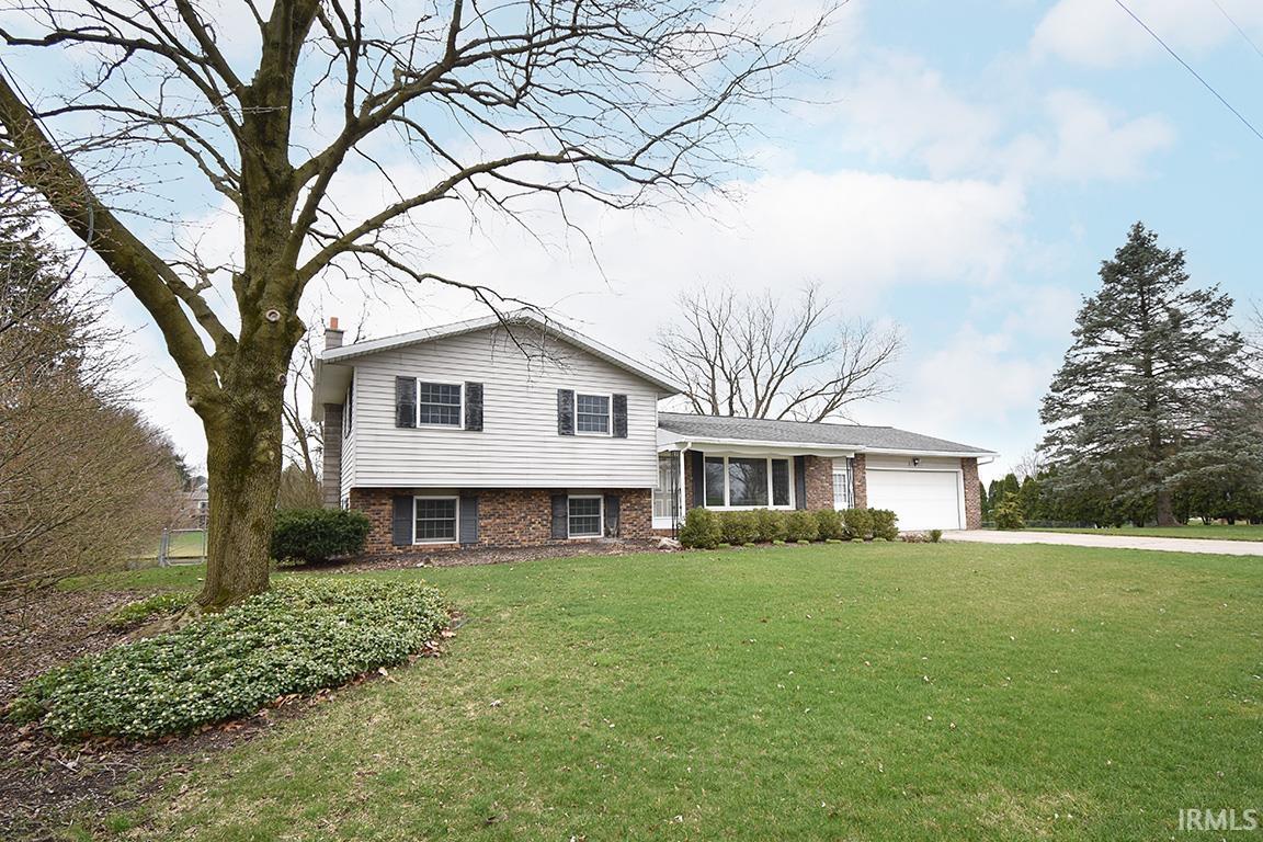 1109 Claire Lane, Middlebury, IN 
