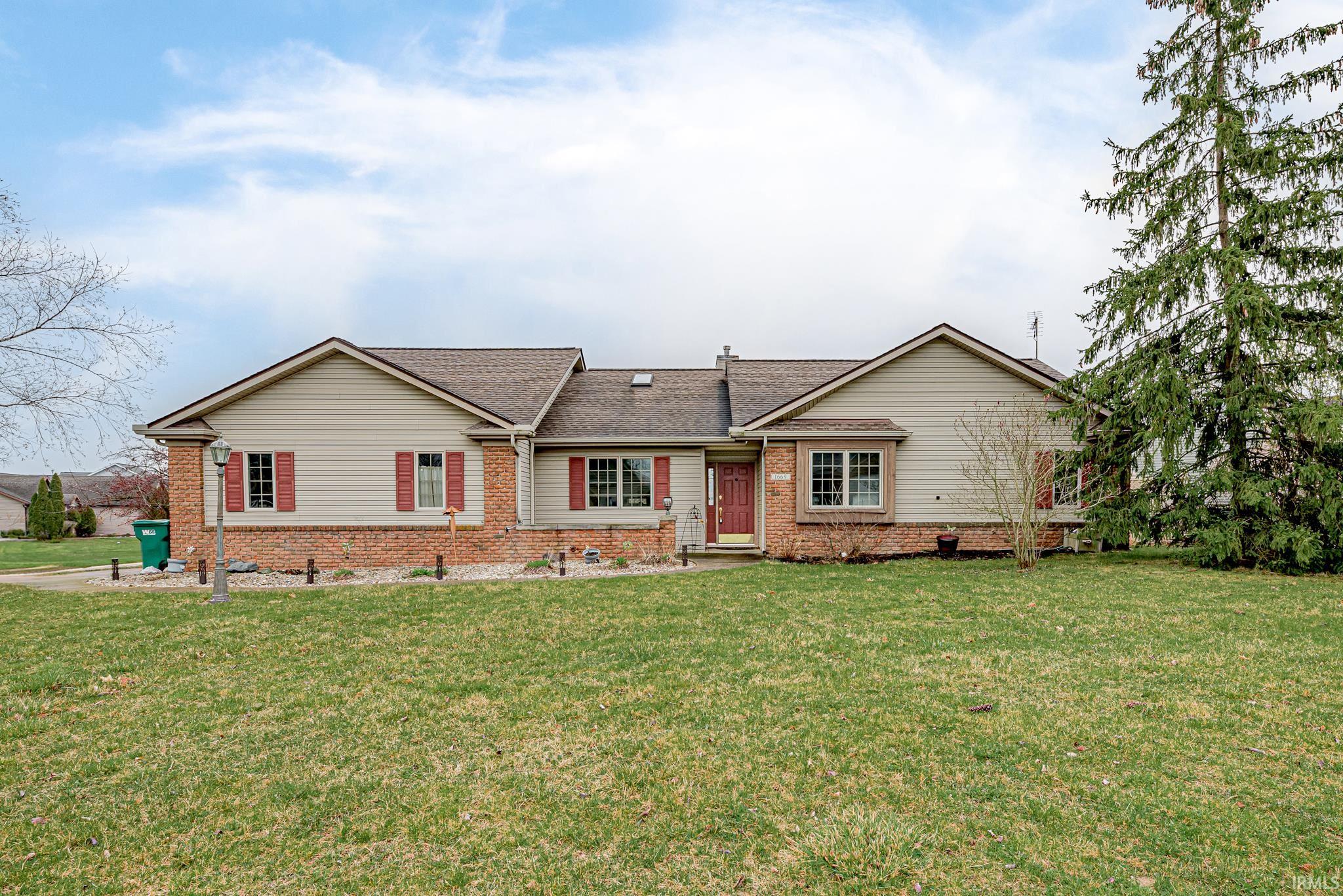 1669 E Ravenwood Lane