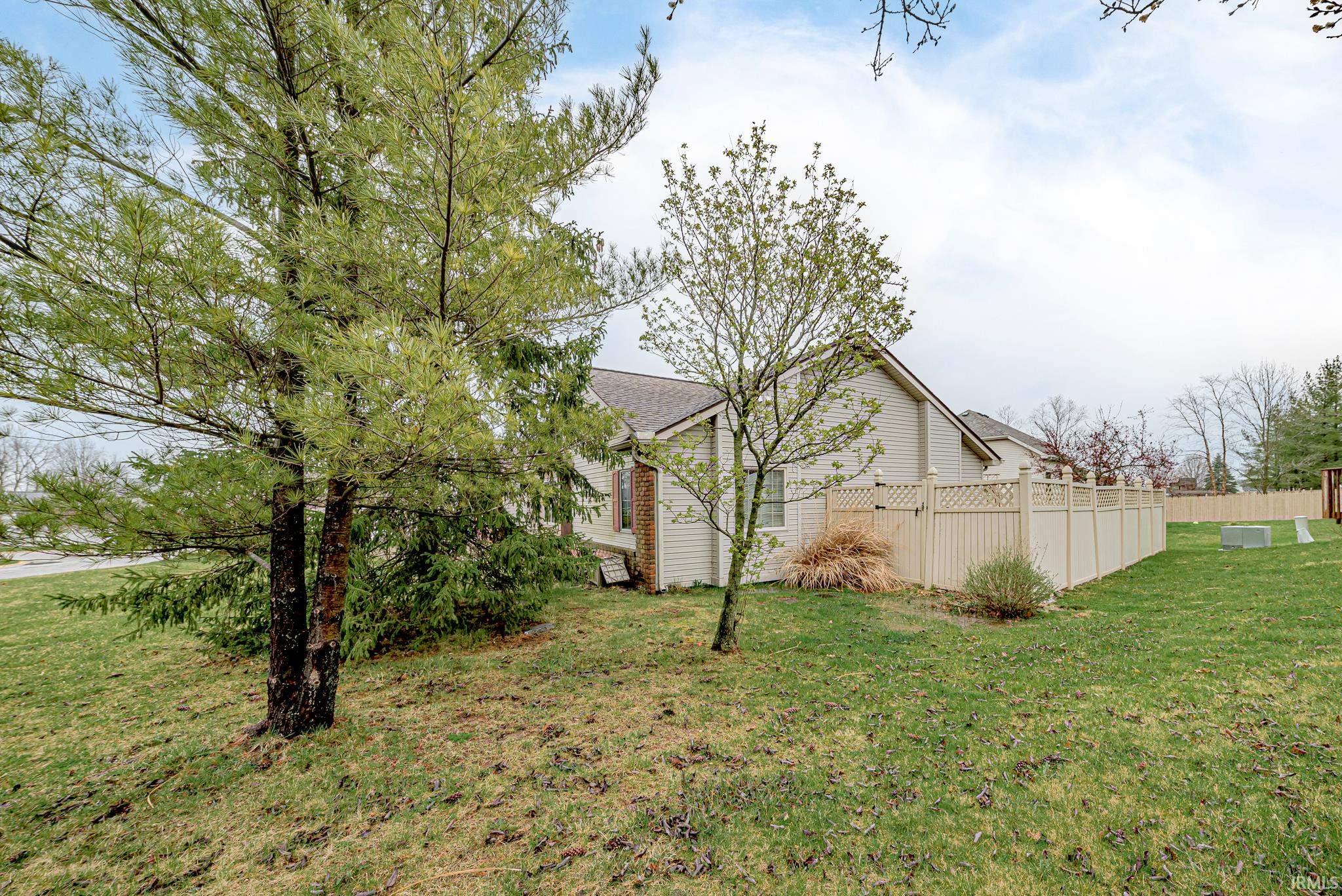 1669 E Ravenwood Lane