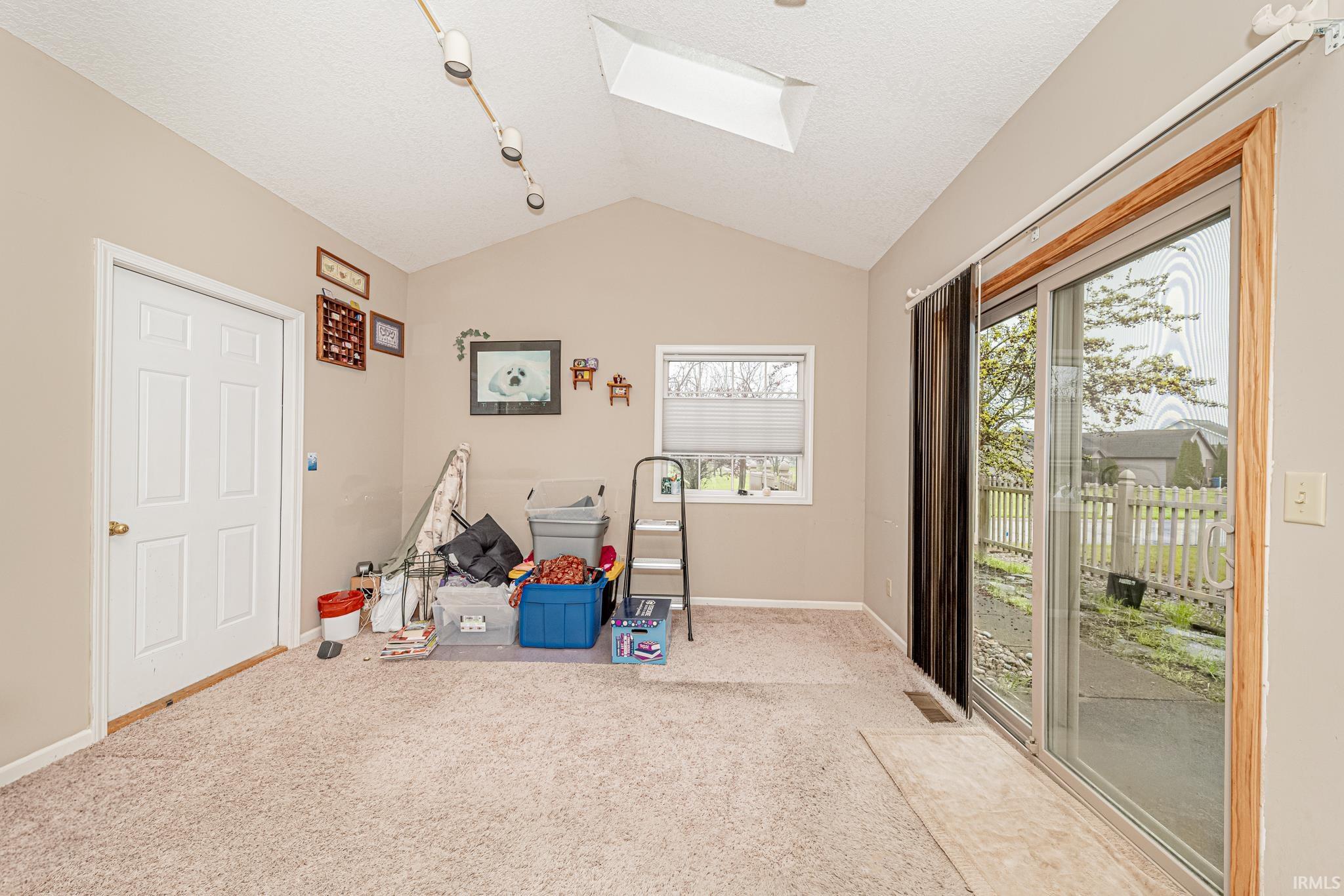 1669 E Ravenwood Lane