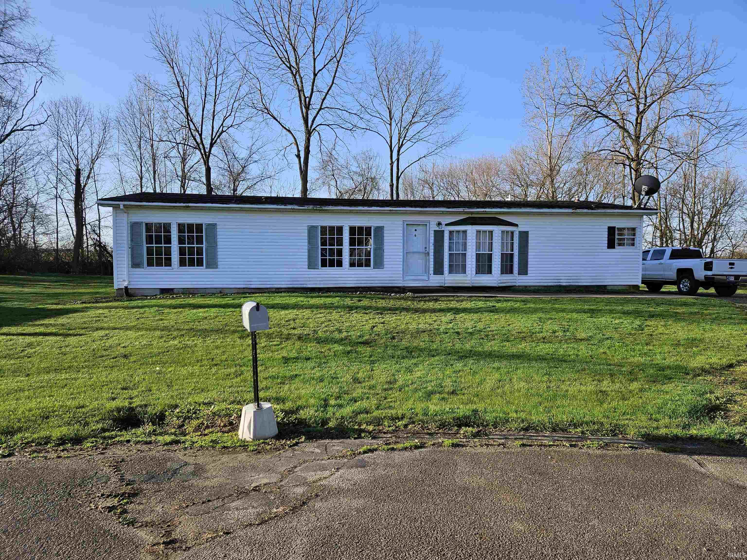 111 Willow Bend Dr., Wolcottville, IN 