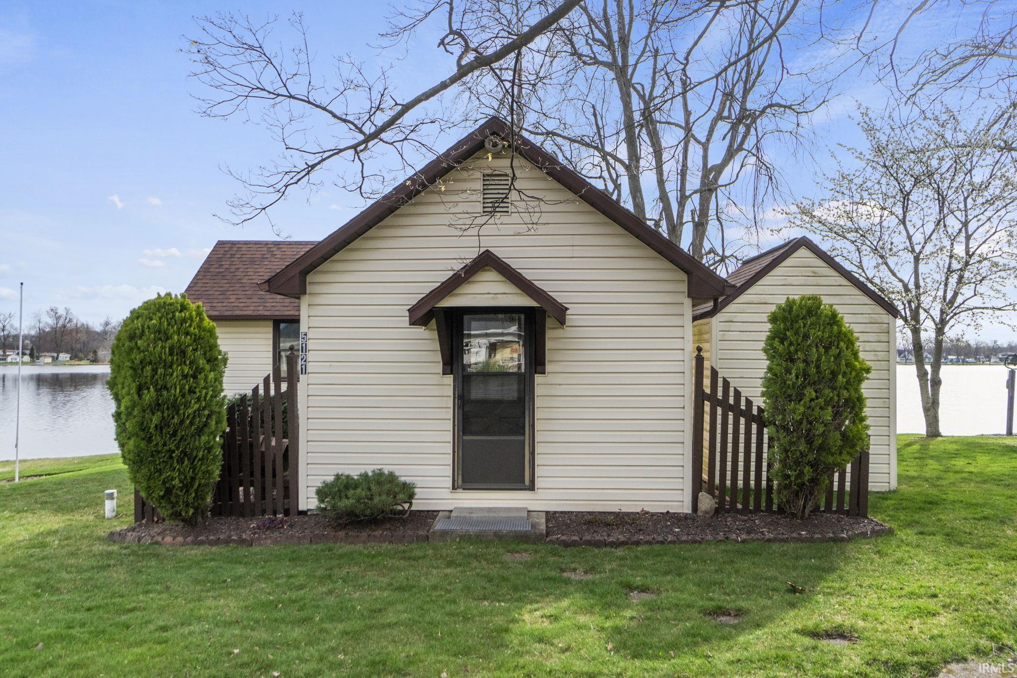 5121 S Highpoint Drive, Albion, IN 