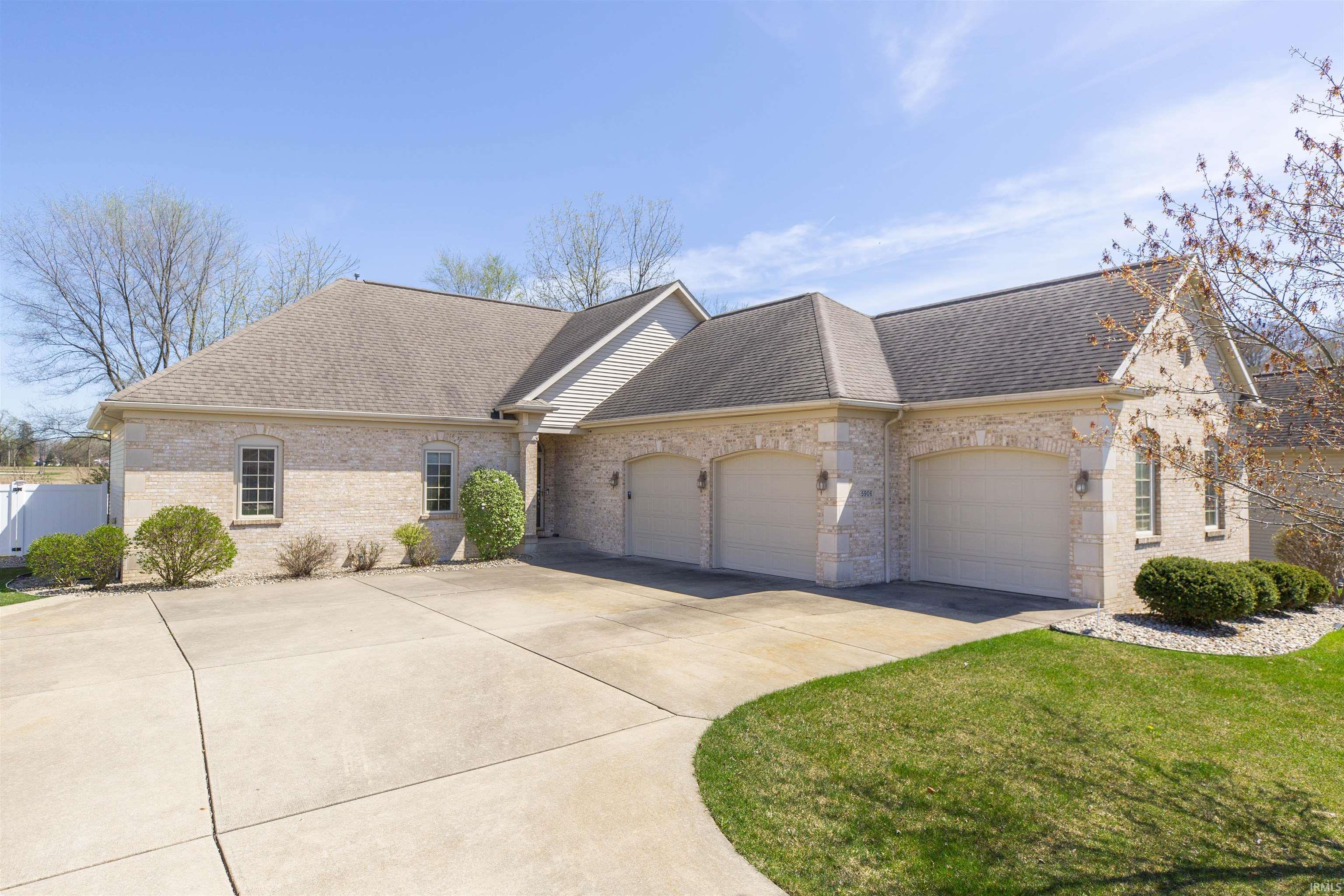 5906 E Boxwood Drive, South Bend, IN 