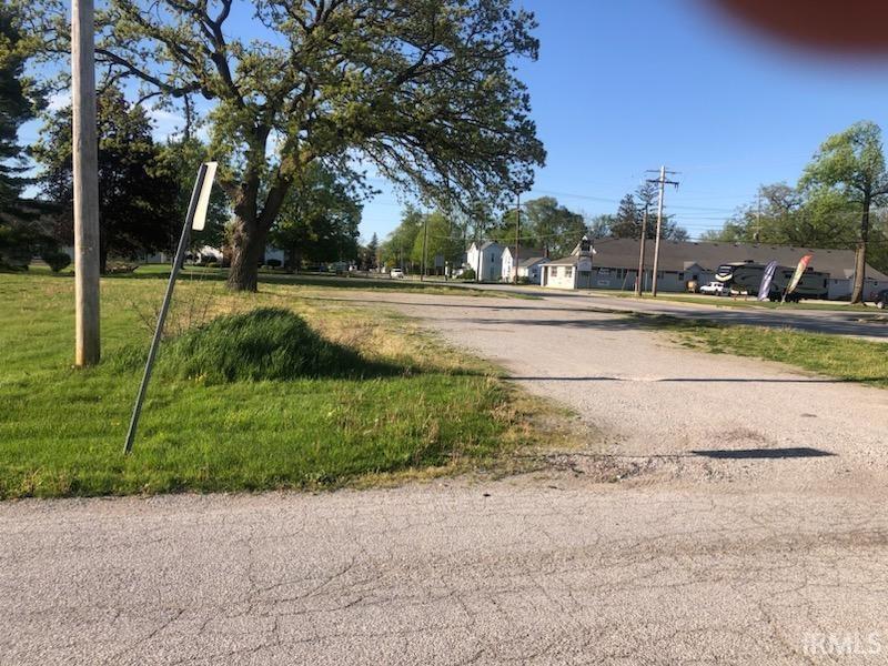Photo 4 of 305 S Division Street