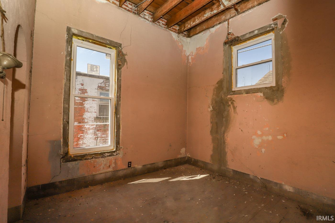 Photo 31 of 212 S Cavin Street