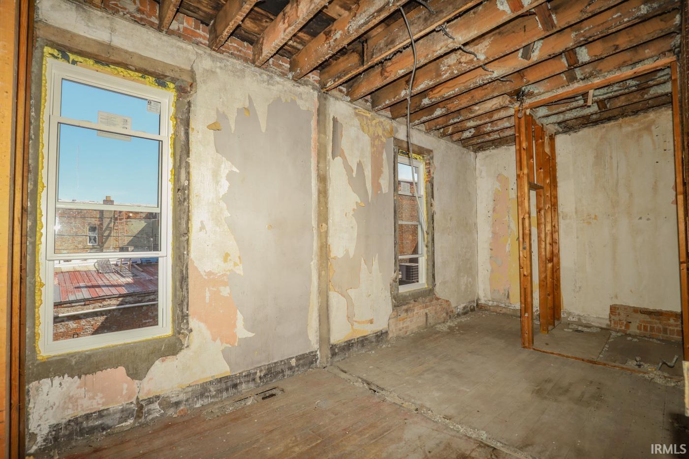 Photo 32 of 212 S Cavin Street