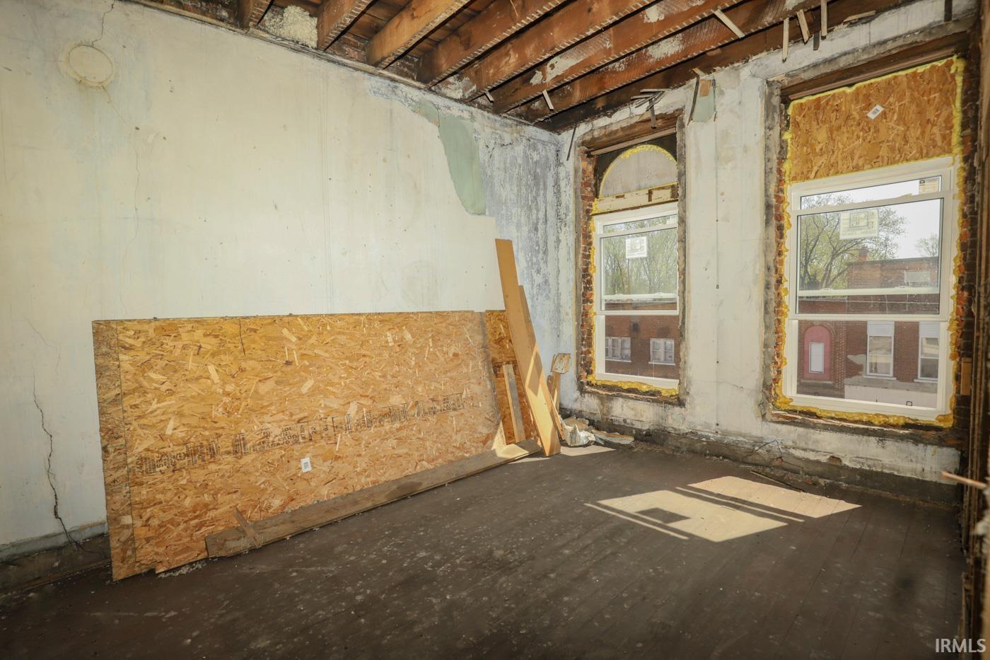 Photo 34 of 212 S Cavin Street