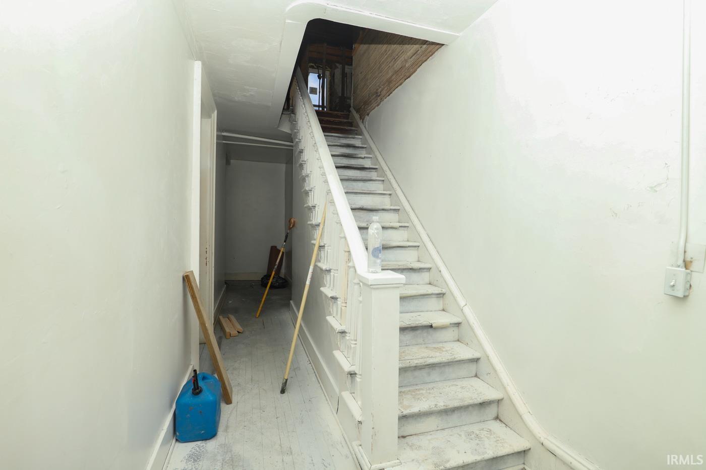 Photo 8 of 212 S Cavin Street