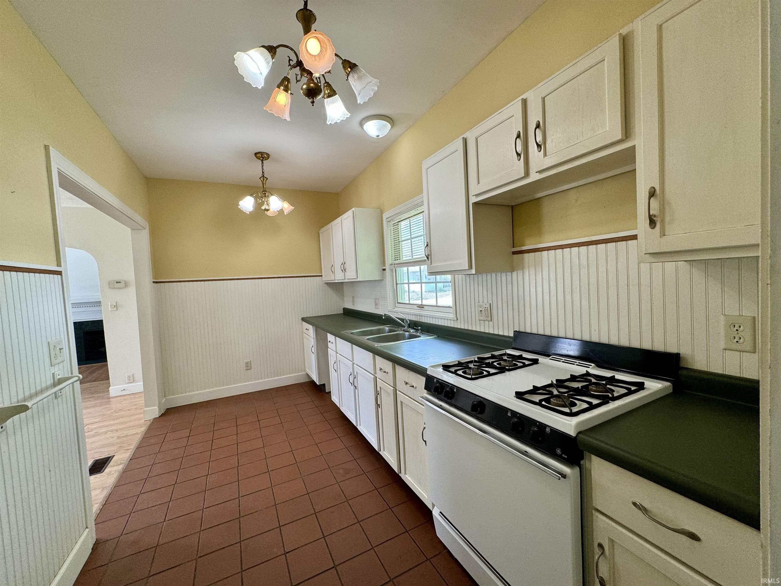 Photo 14 of 901 N Walnut Street