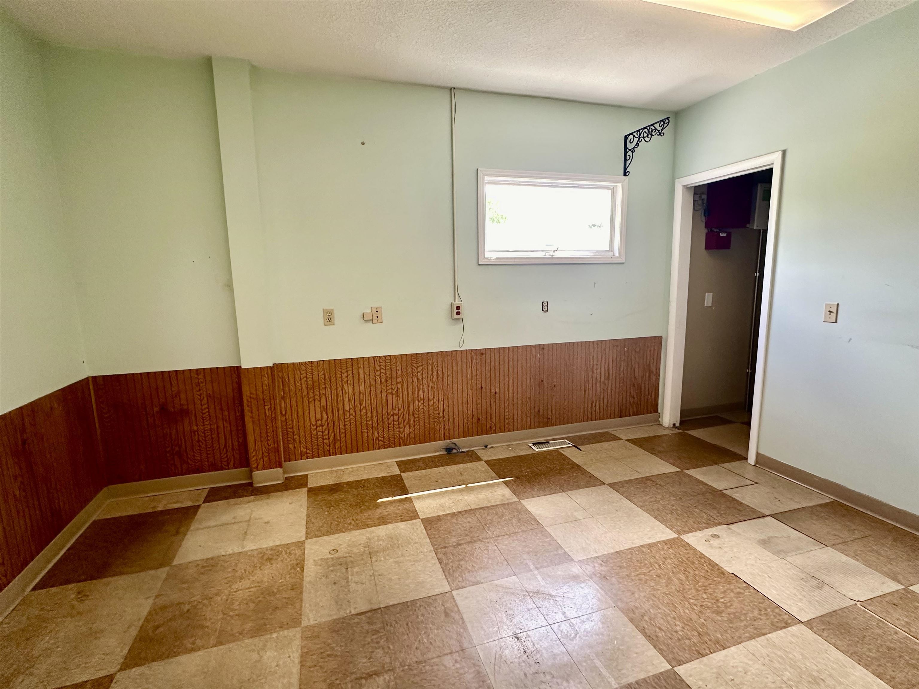 Photo 4 of 304 S Wayne Street