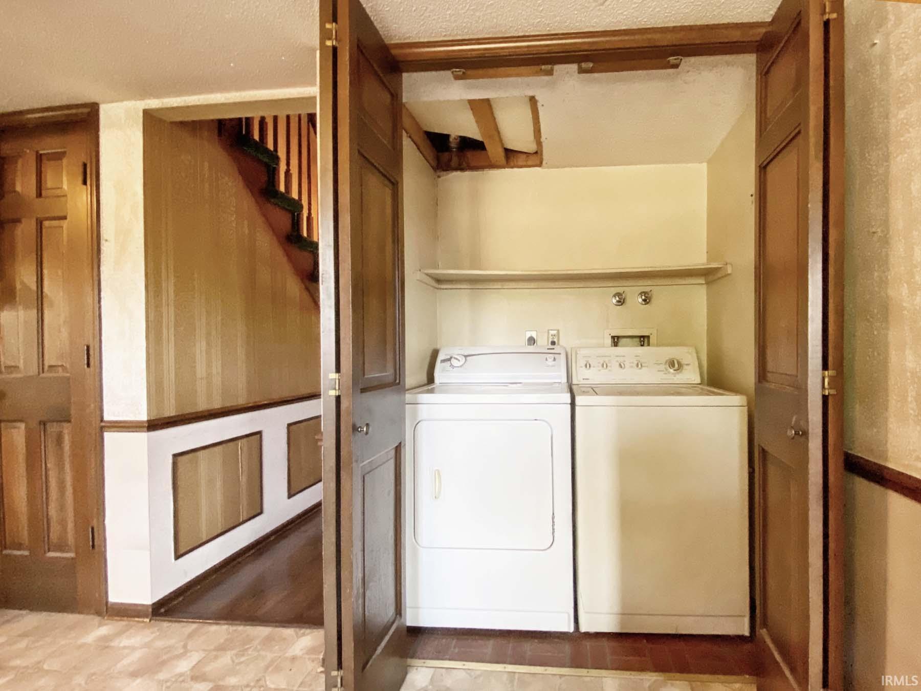 1536 W Business 30