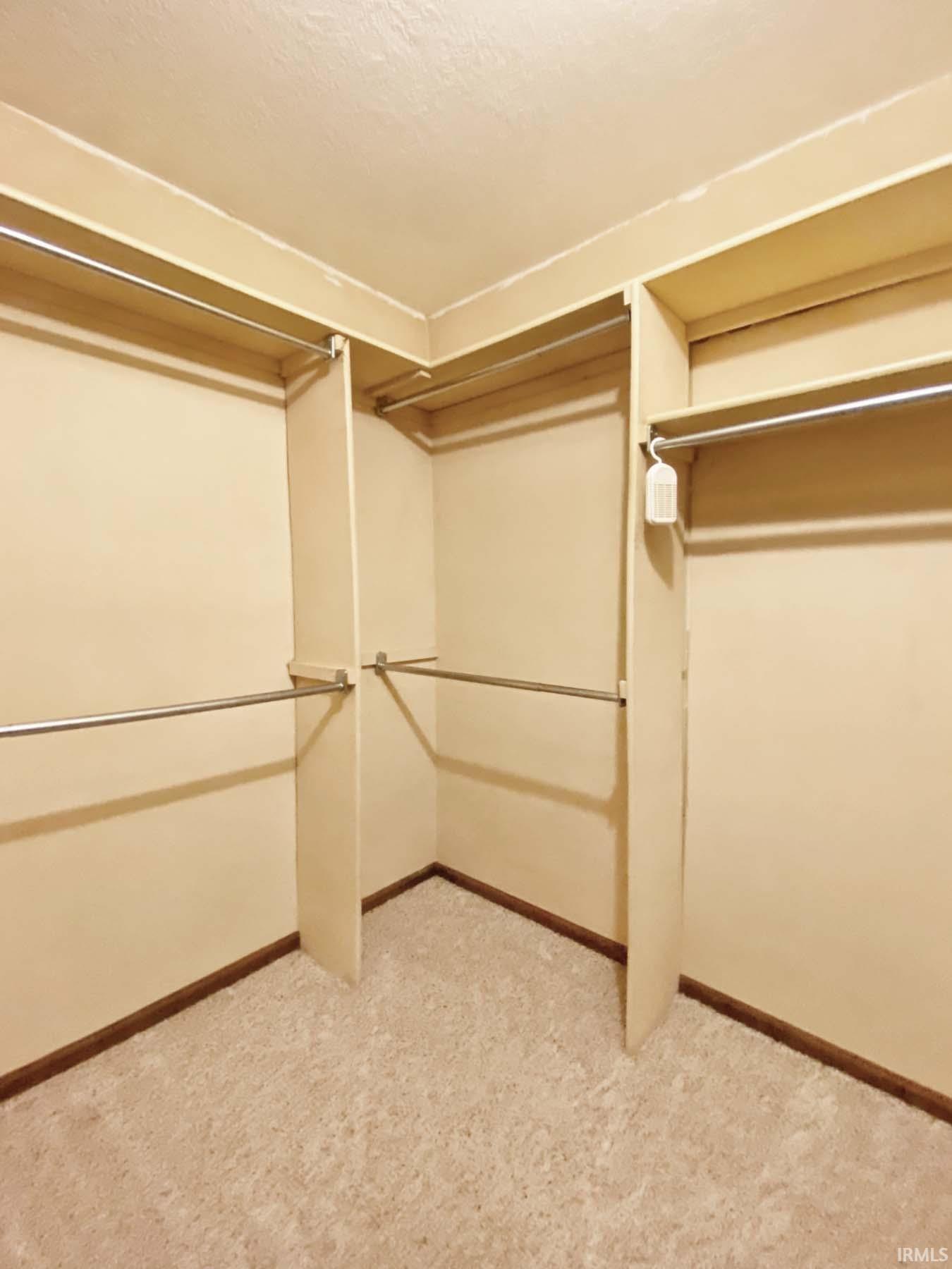 1536 W Business 30