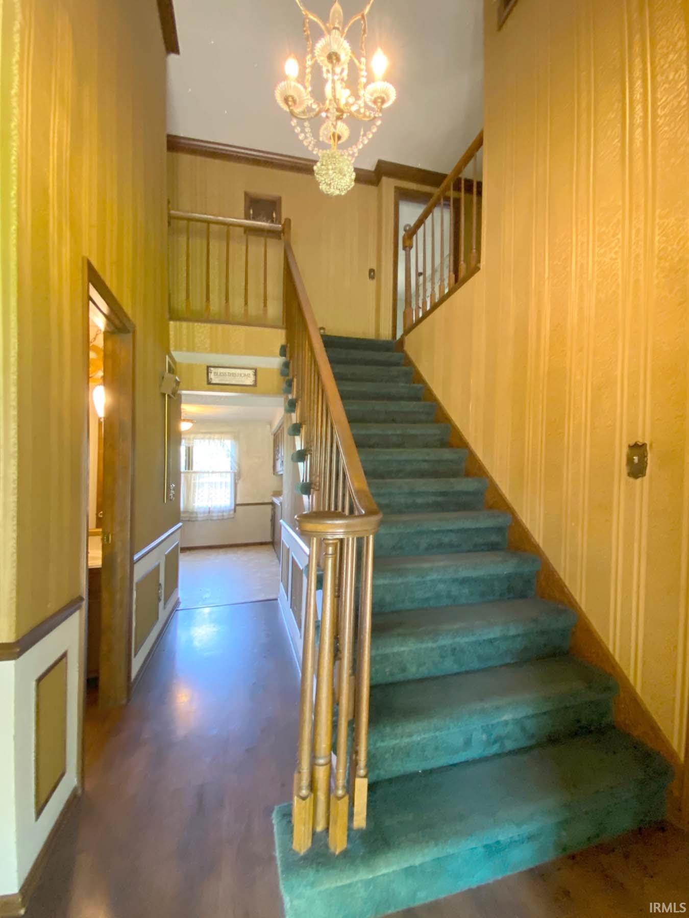 1536 W Business 30