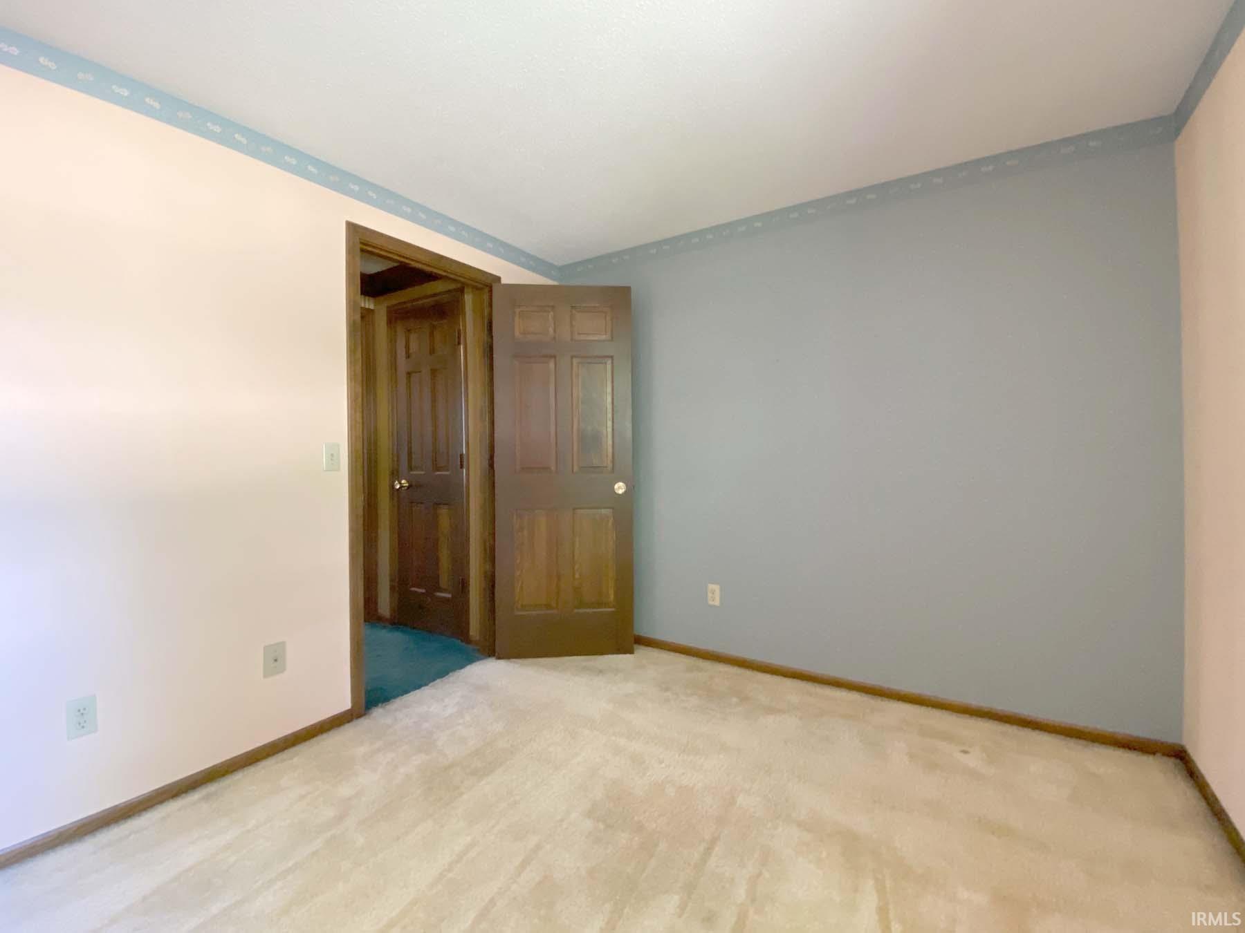 1536 W Business 30