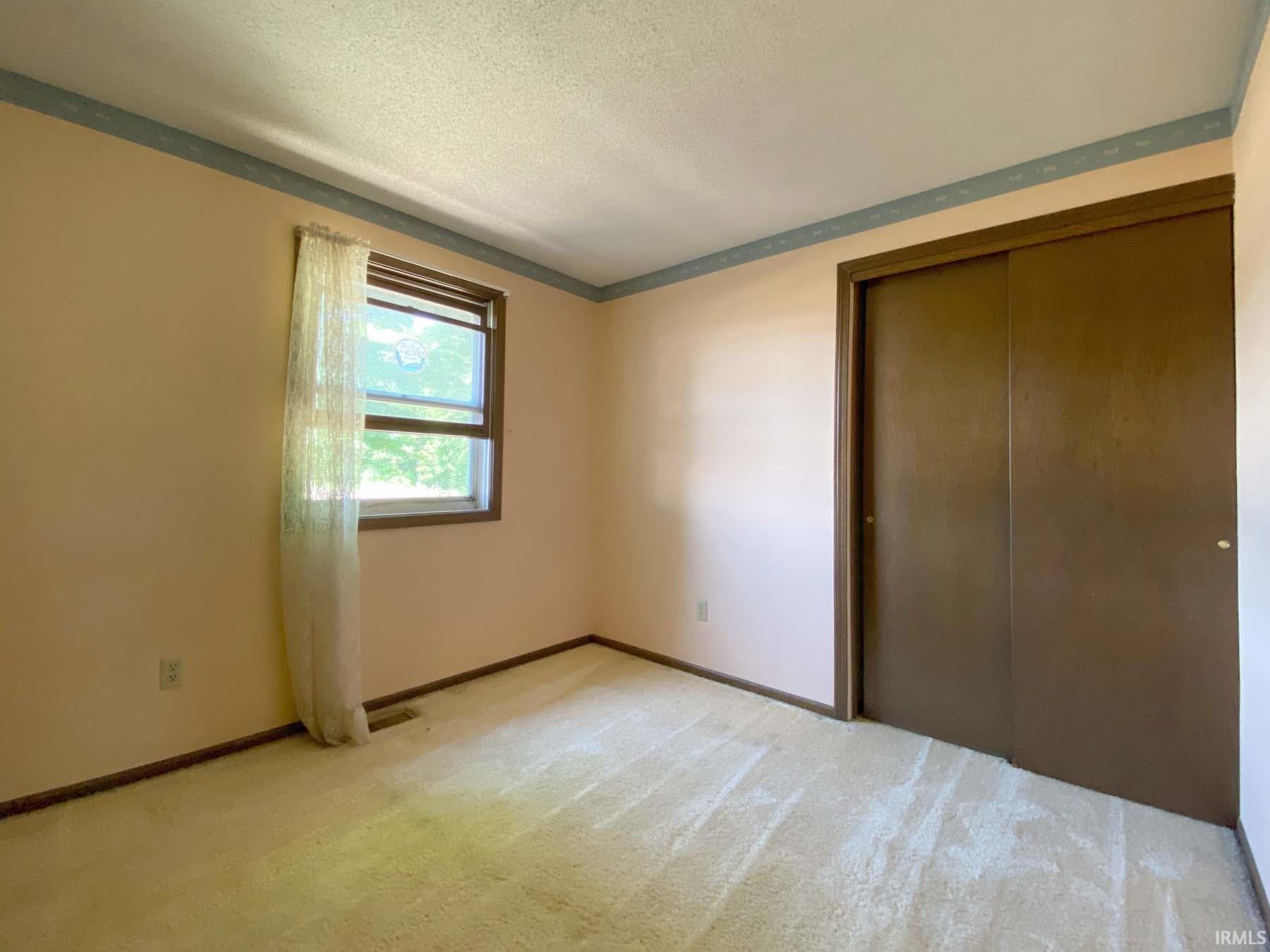 1536 W Business 30