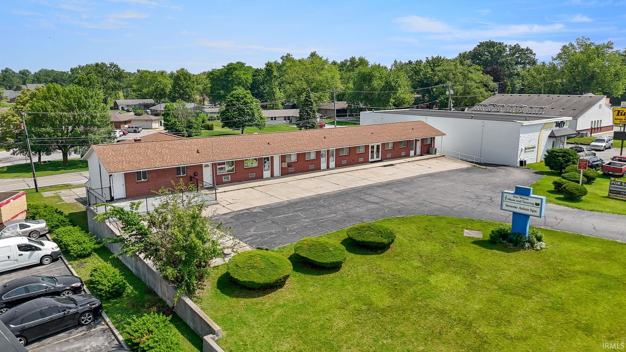 Photo 10 of 5634 W Jefferson Boulevard