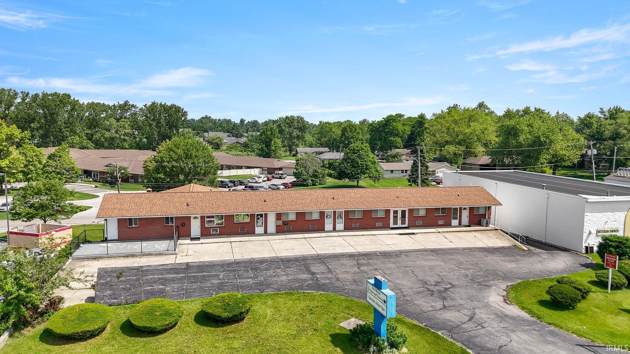 Photo 3 of 5634 W Jefferson Boulevard