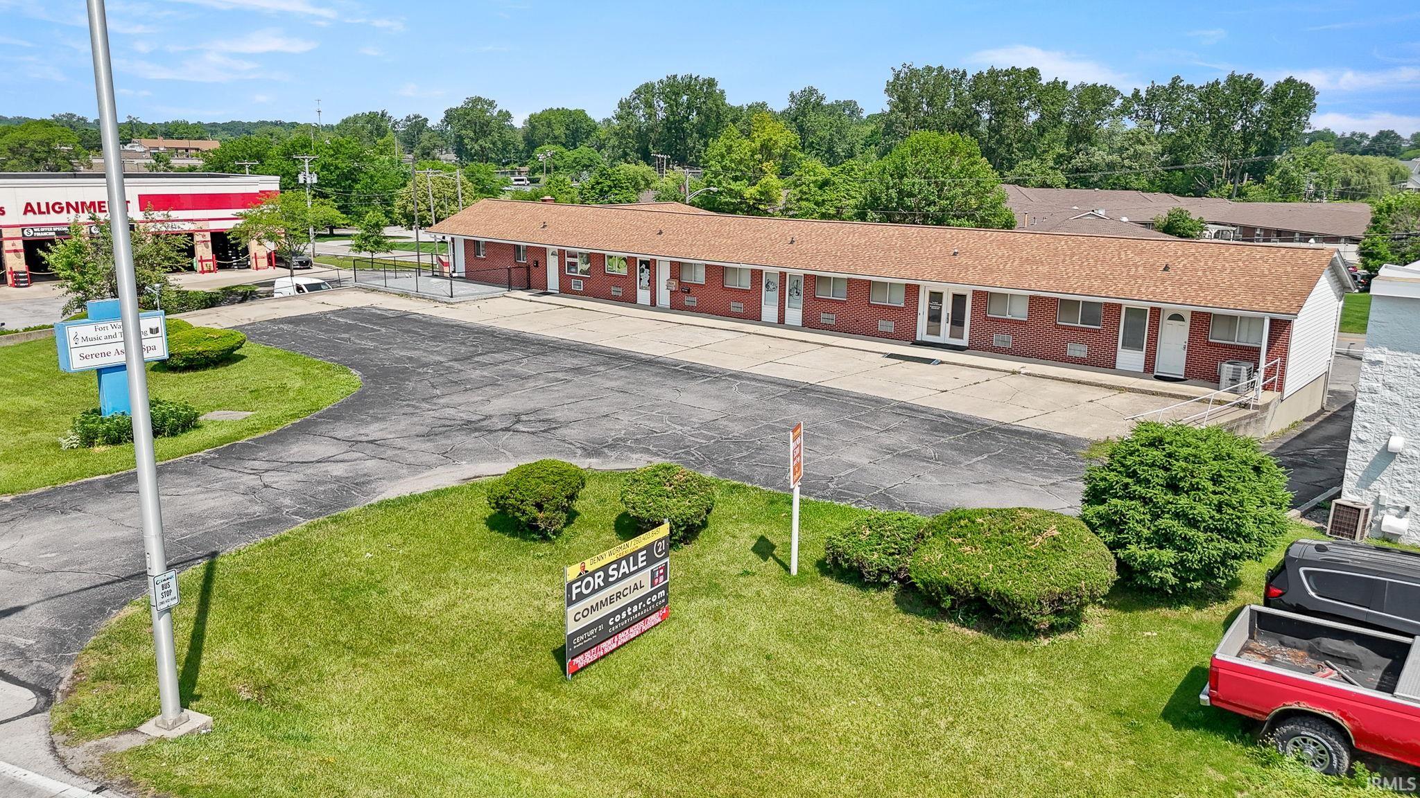 Photo 4 of 5634 W Jefferson Boulevard