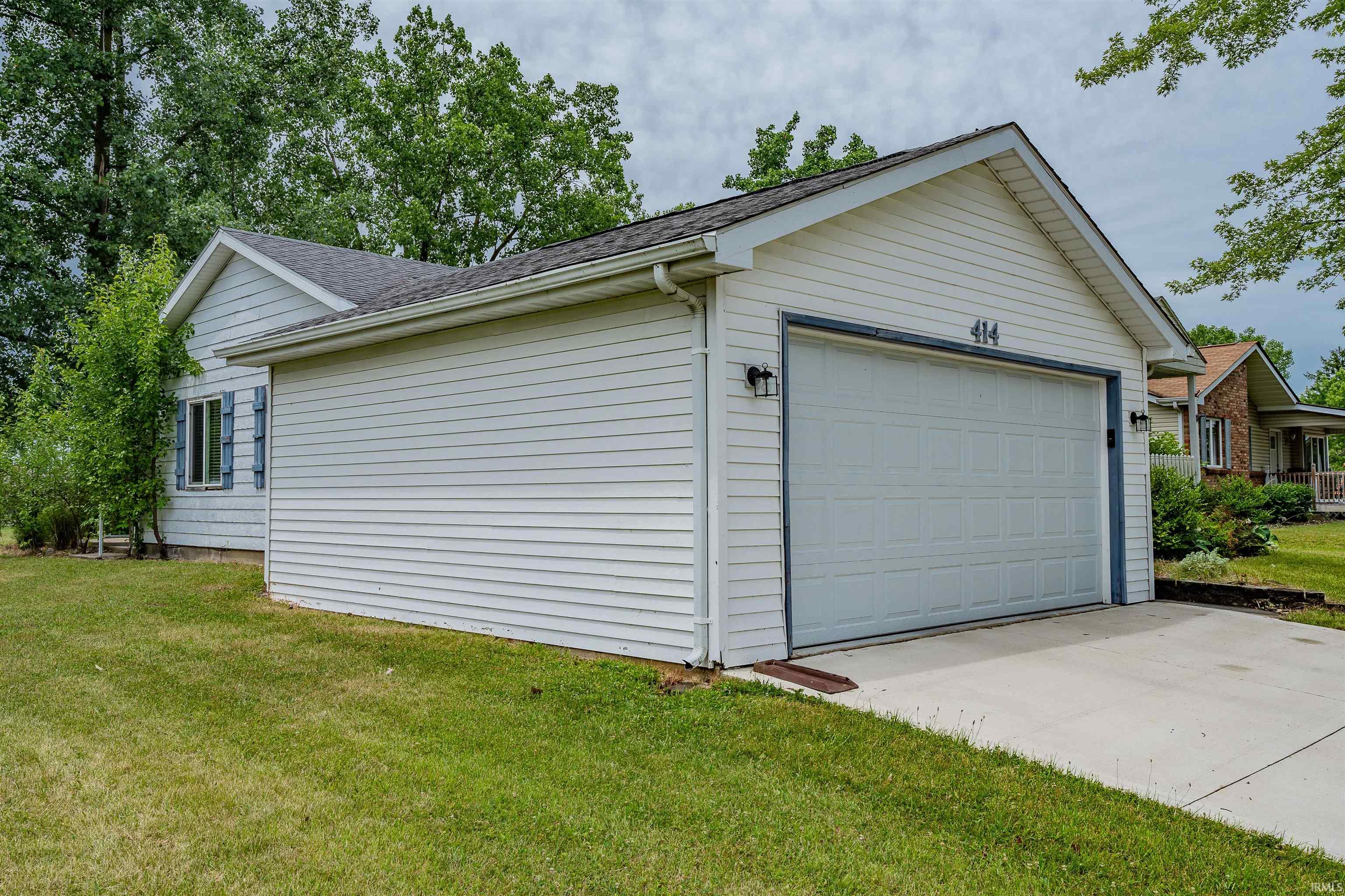 414 W Columbia Parkway