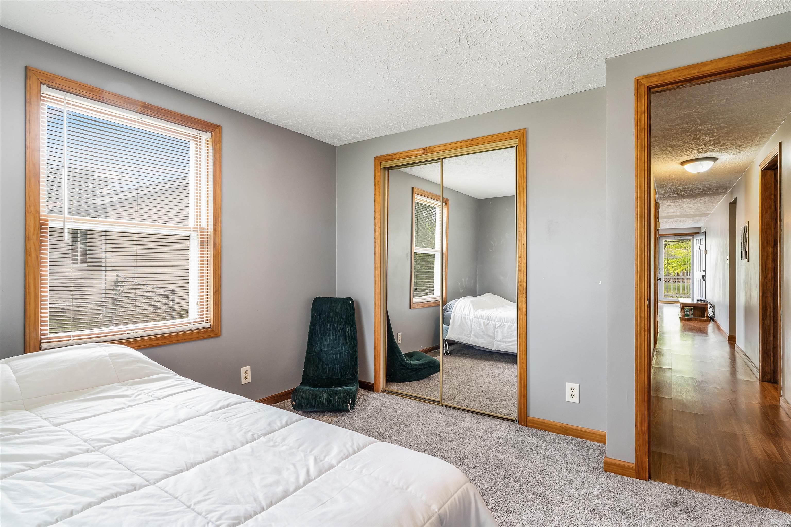 414 W Columbia Parkway