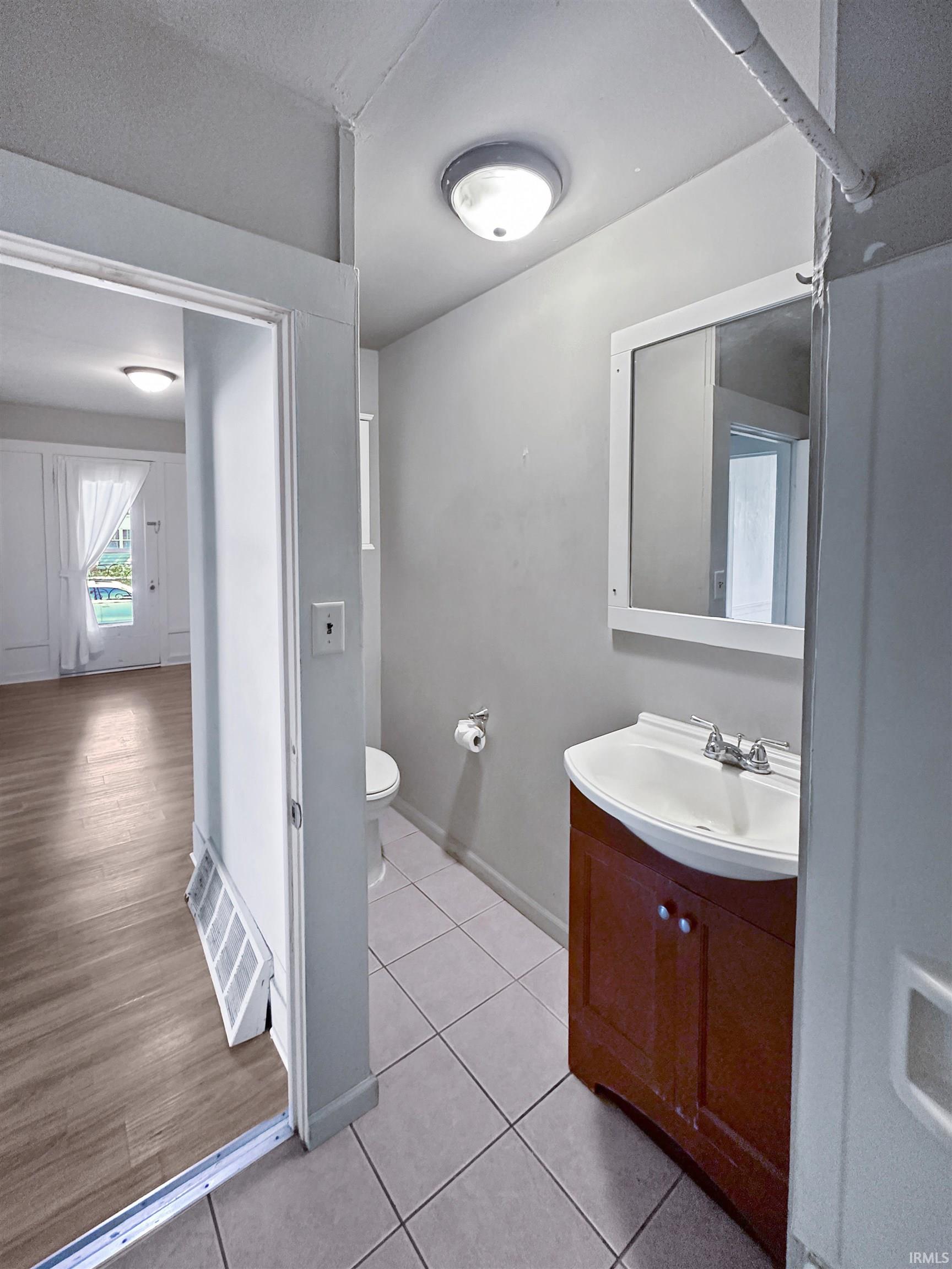209 W Van Buren Street