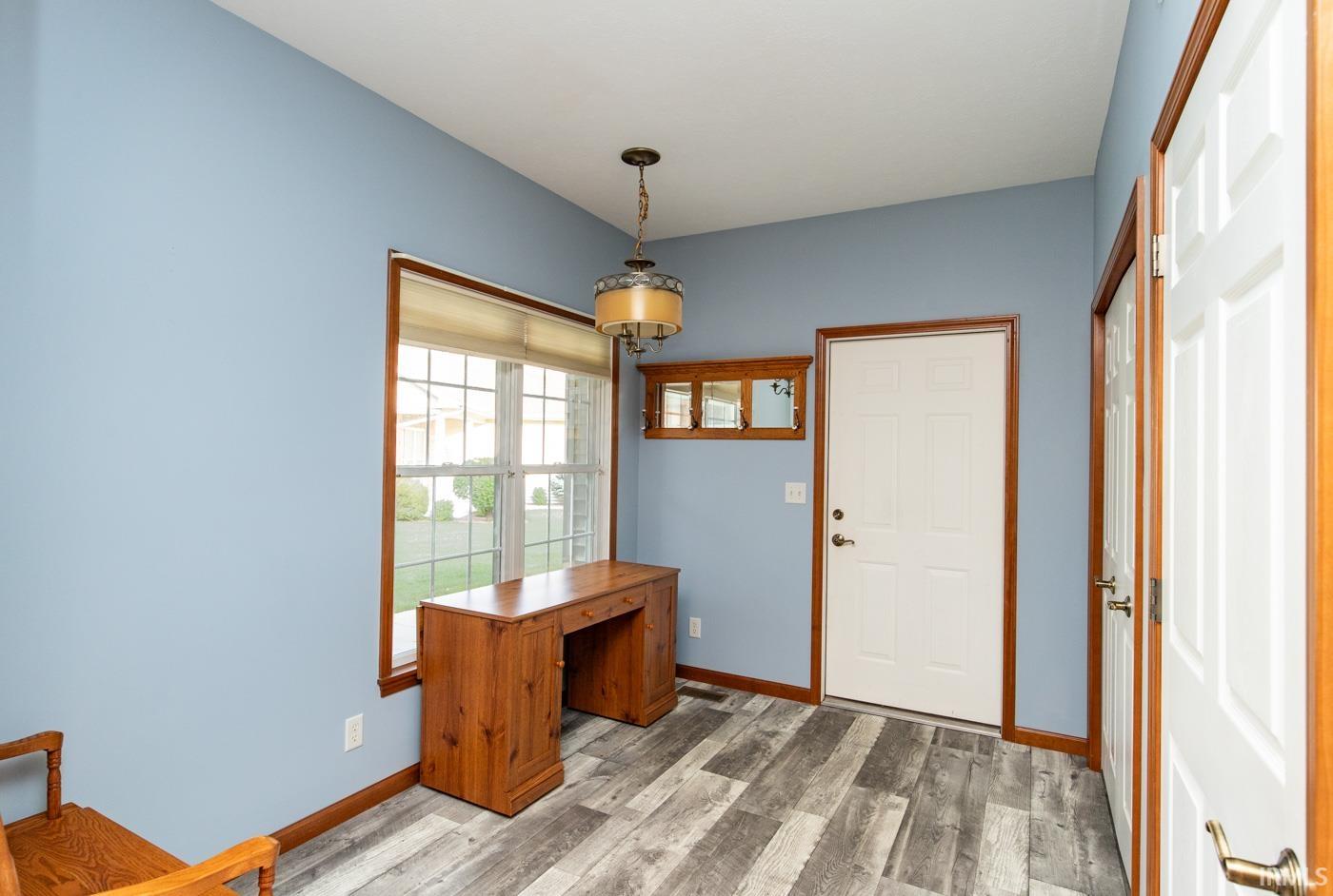 2nd Dining room area if desired.