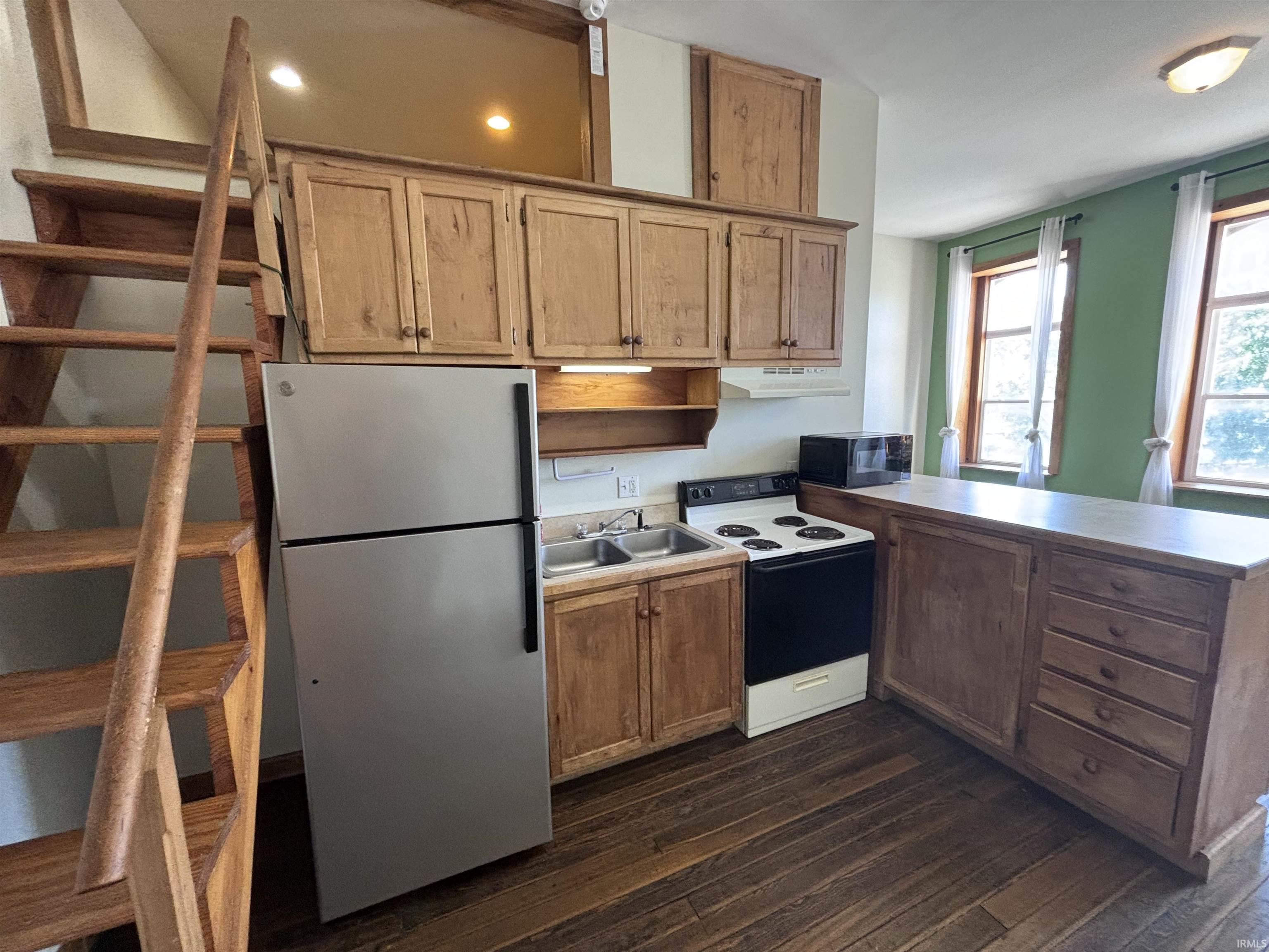 118 W Van Buren Street 201