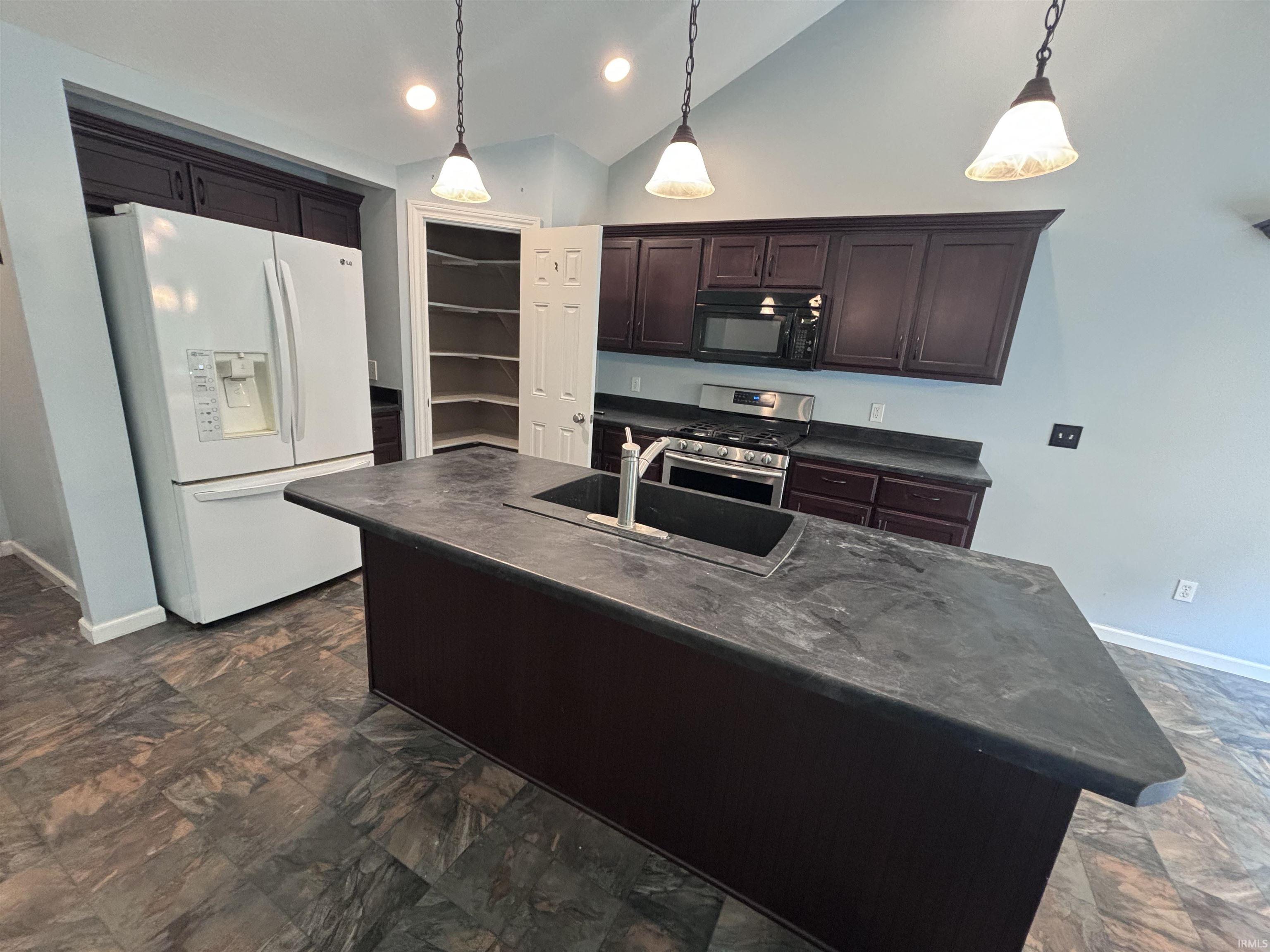 2493 Stonecrop Road