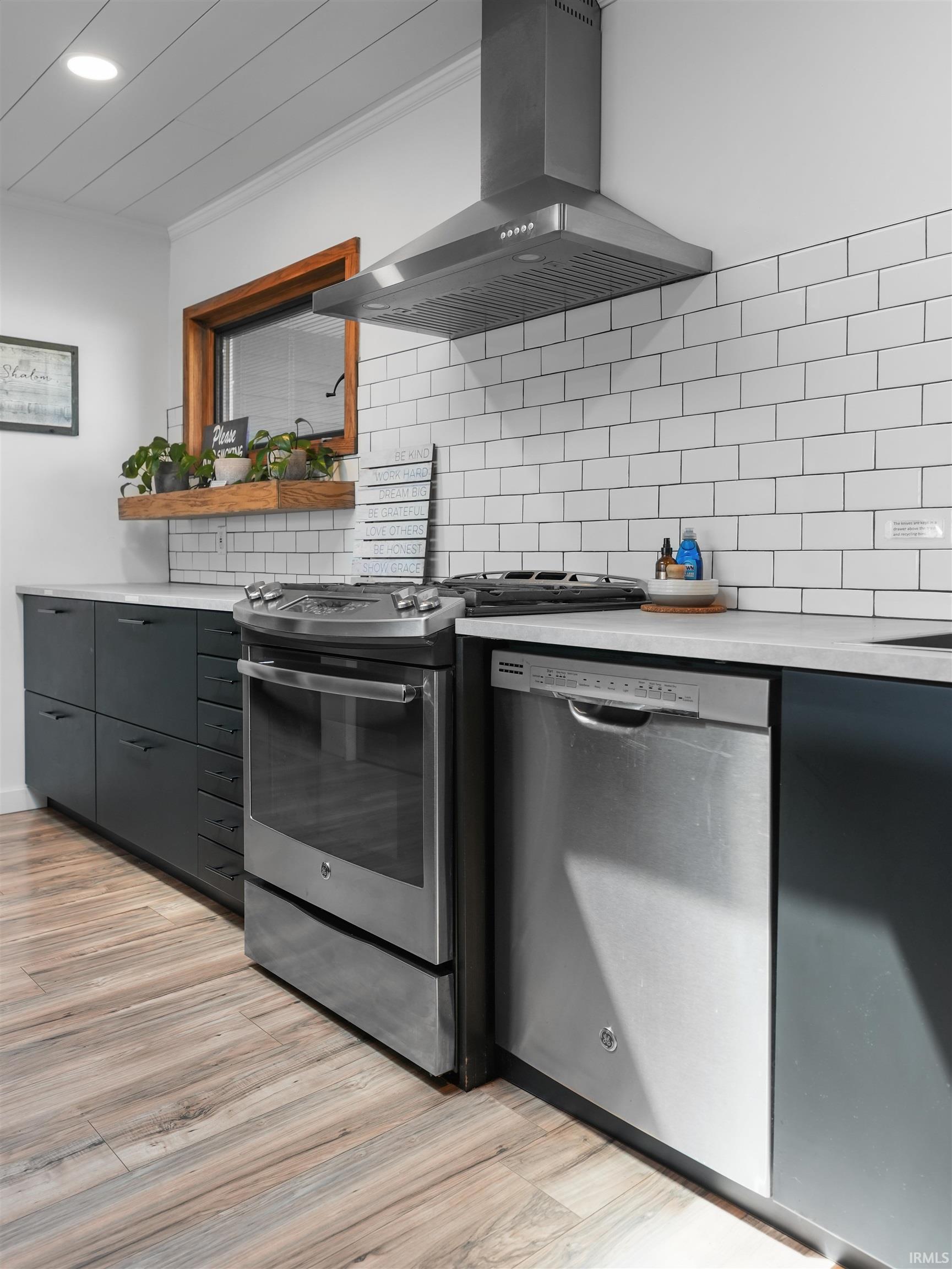 Photo 9 of 2505 Stanford Avenue