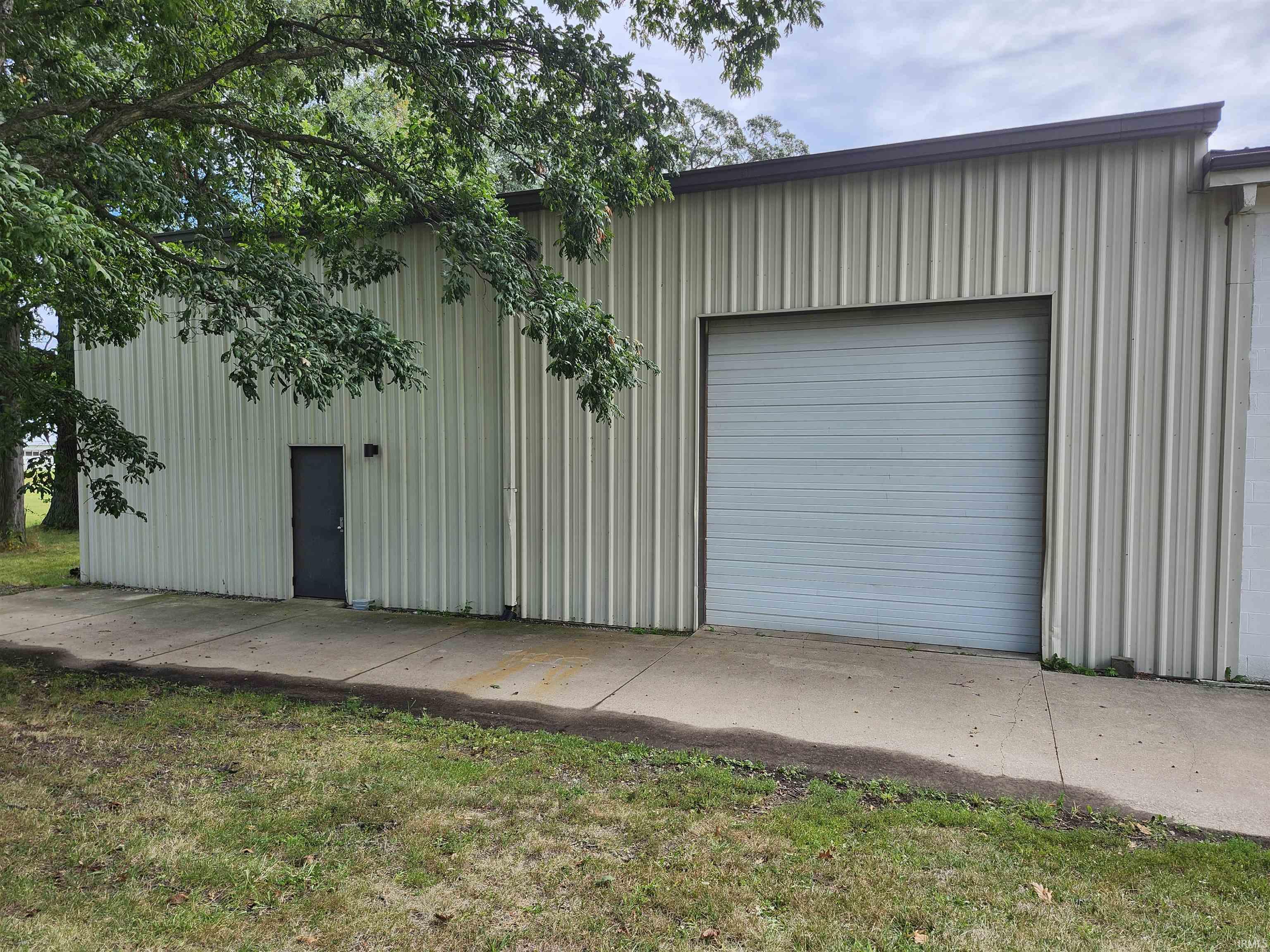 2921 E 400 South