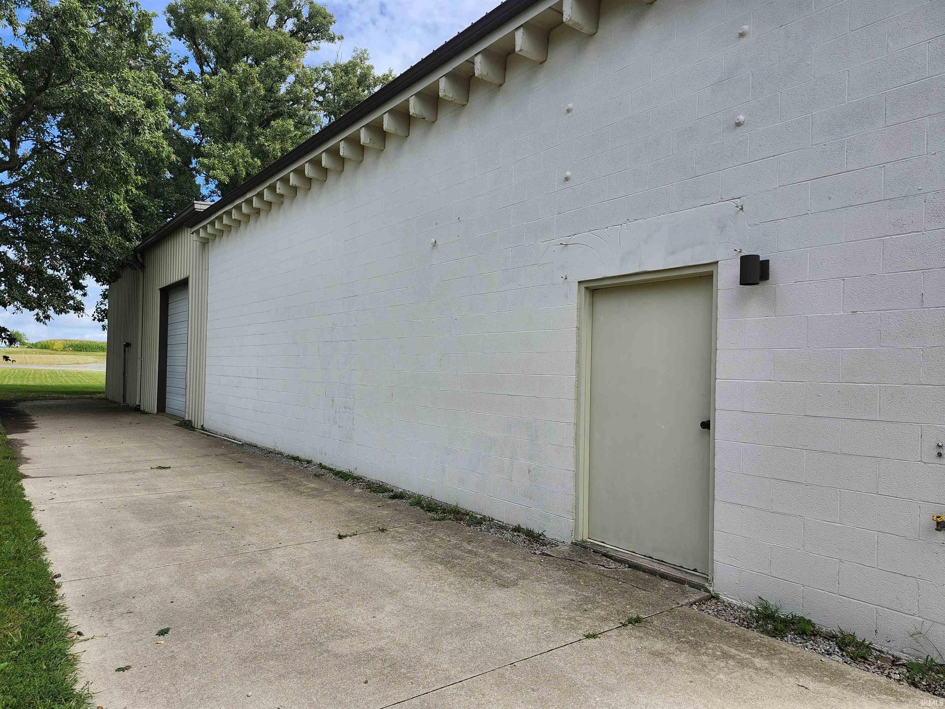 2921 E 400 South