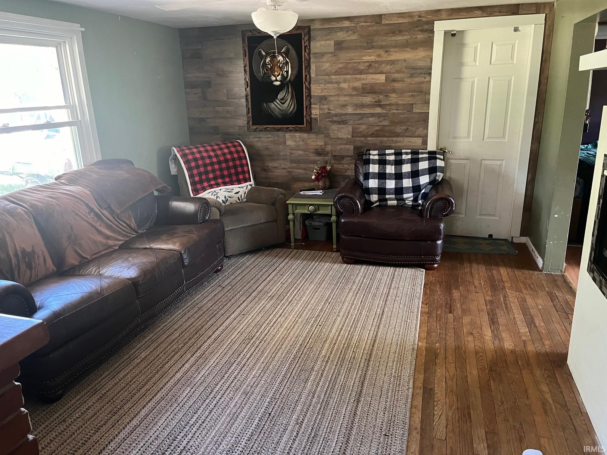 889 W Lincolnway