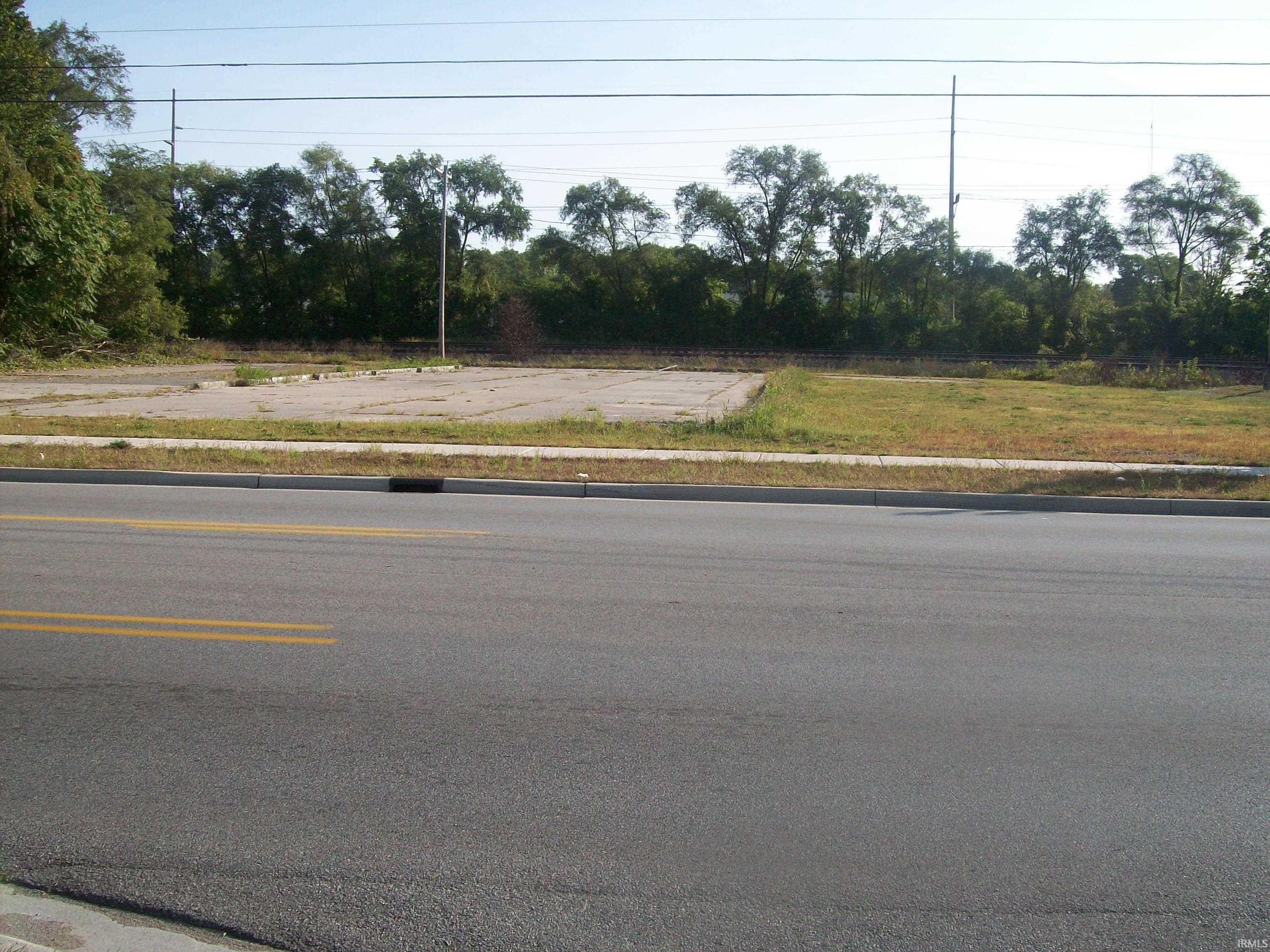 Photo 2 of 2642 S MAIN Street