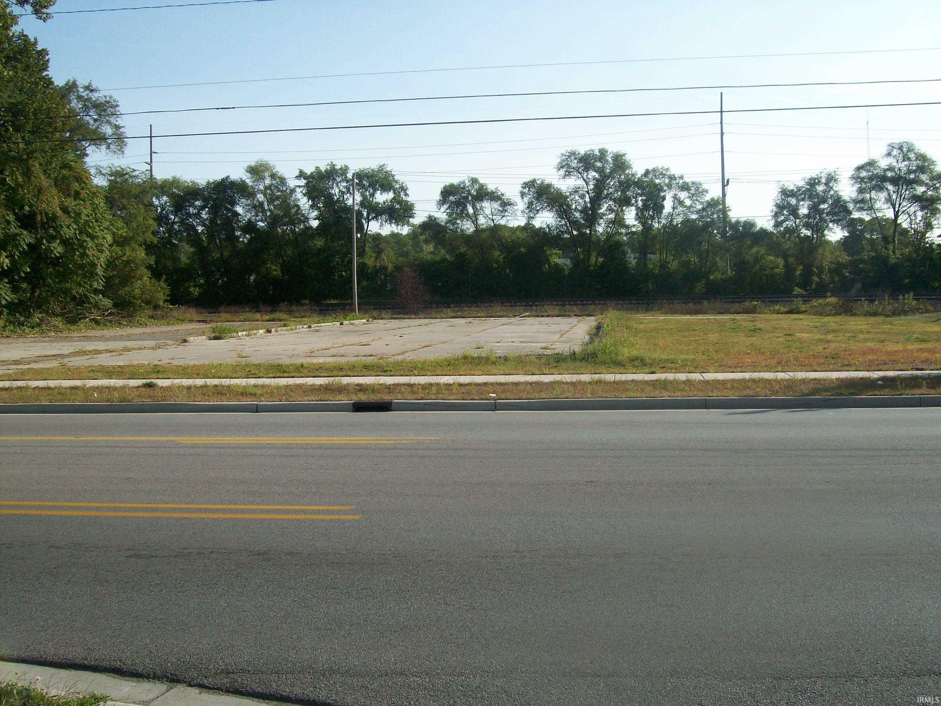 Photo 3 of 2642 S MAIN Street