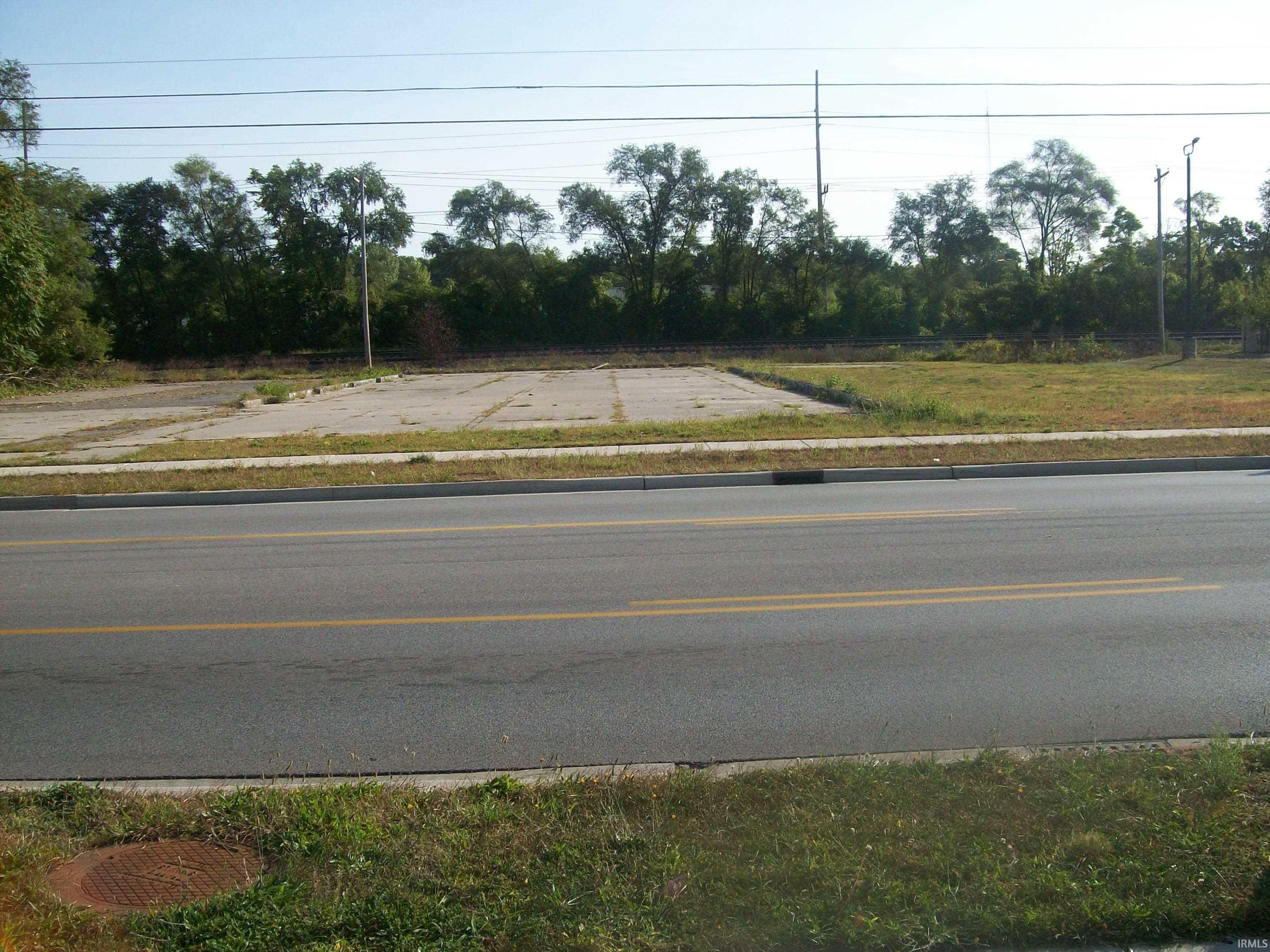 Photo 4 of 2642 S MAIN Street
