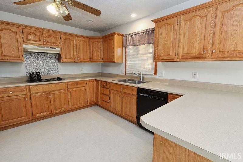 Photo 5 of 23480 Parkwood Pl
