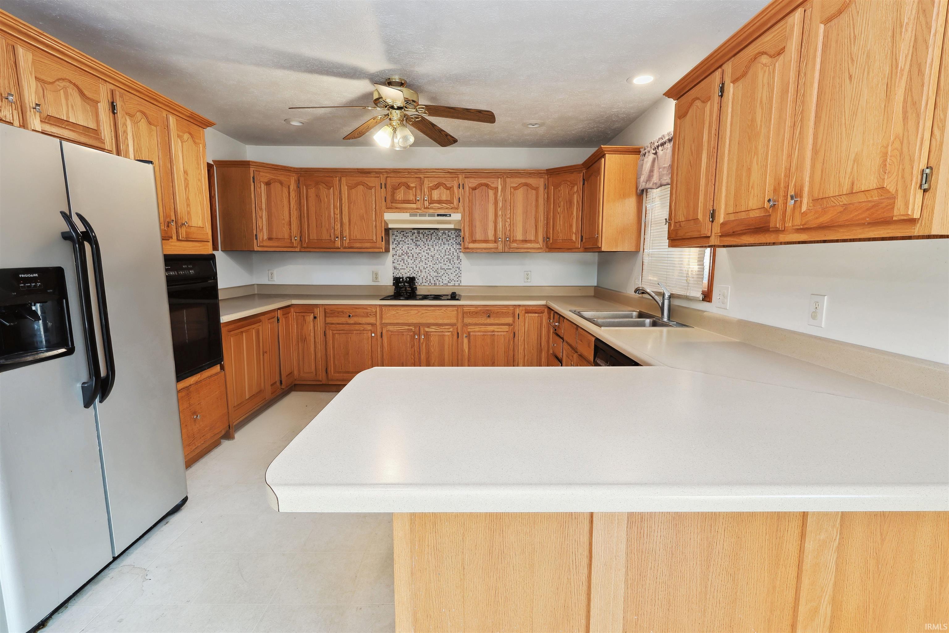 Photo 6 of 23480 Parkwood Pl